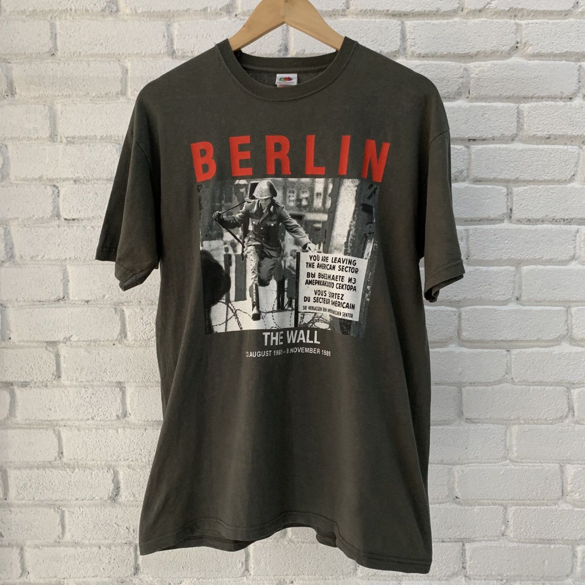 Berlin T-Shirt M store East & West Berlin World War 2 Occupation Zones Embroidered D7