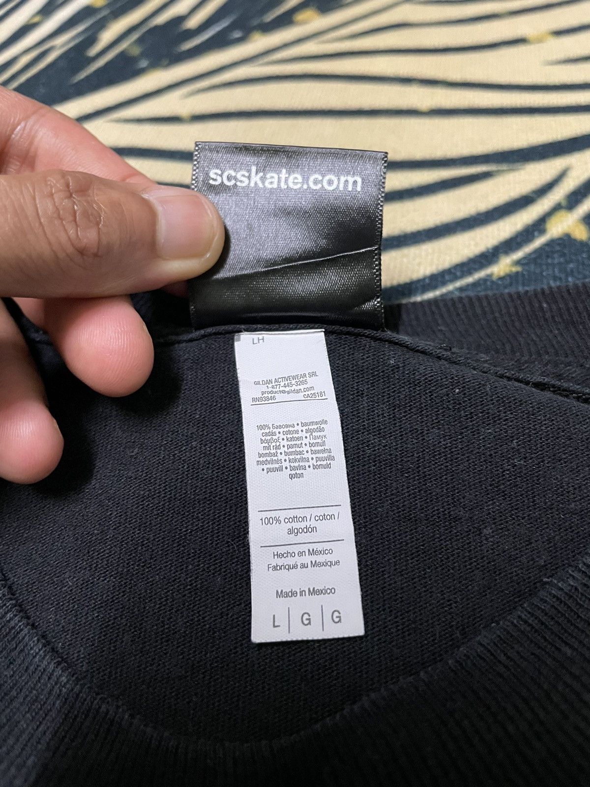Santa Cruz Skateboards × Vintage Vintage Santa Cruz Koi Fish Size US L / EU 52-54 / 3 - 5 Thumbnail