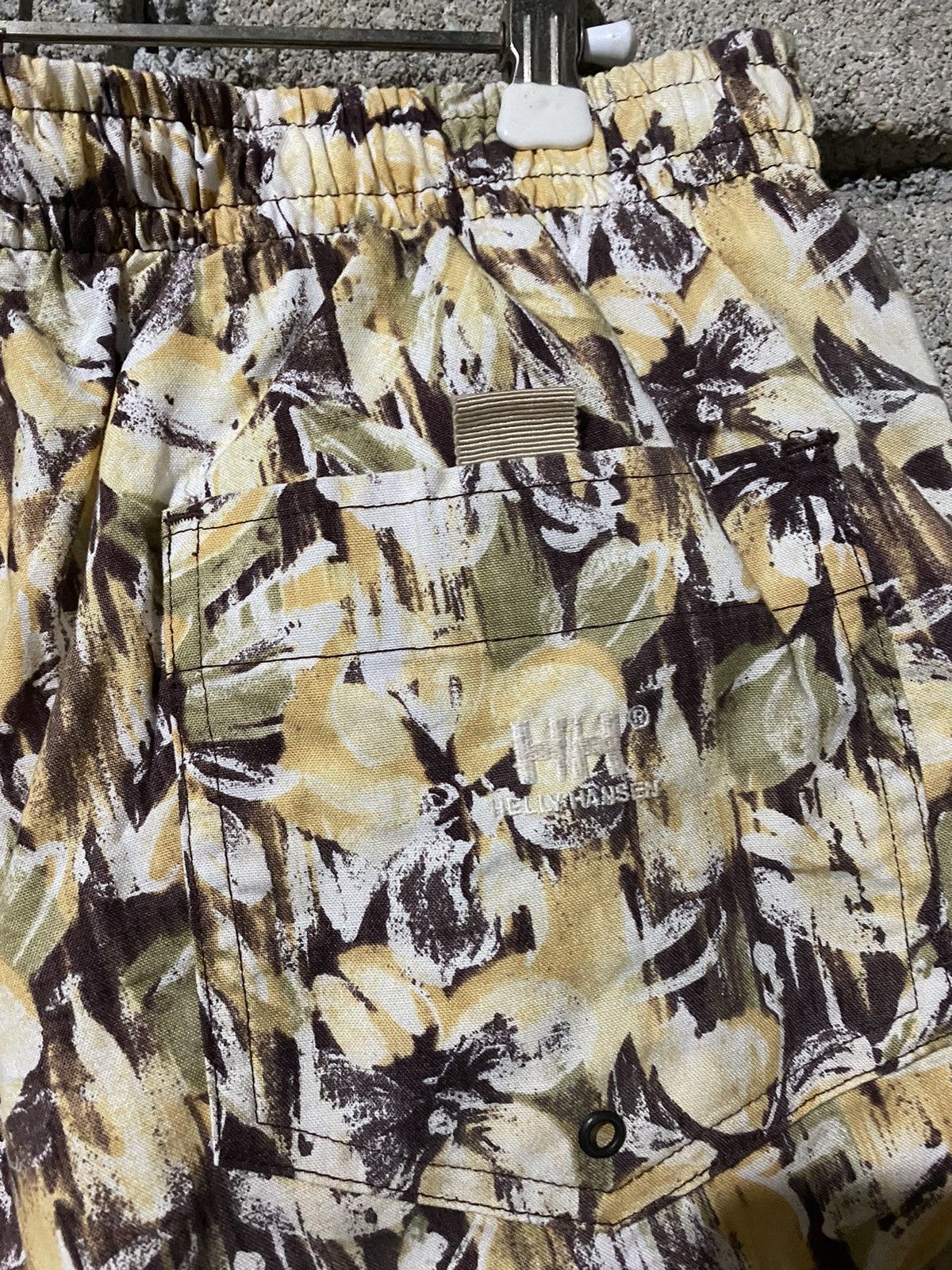 Helly Hansen 🔥SALE🔥HELLY HANSEN SHORT PANTS FLOWERS MOTIFS Size US 34 / EU 50 - 7 Thumbnail