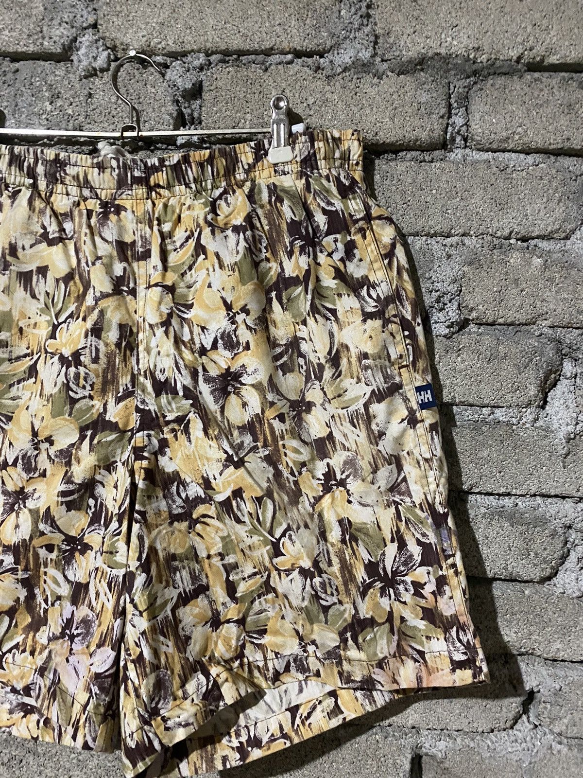 Helly Hansen 🔥SALE🔥HELLY HANSEN SHORT PANTS FLOWERS MOTIFS Size US 34 / EU 50 - 5 Thumbnail