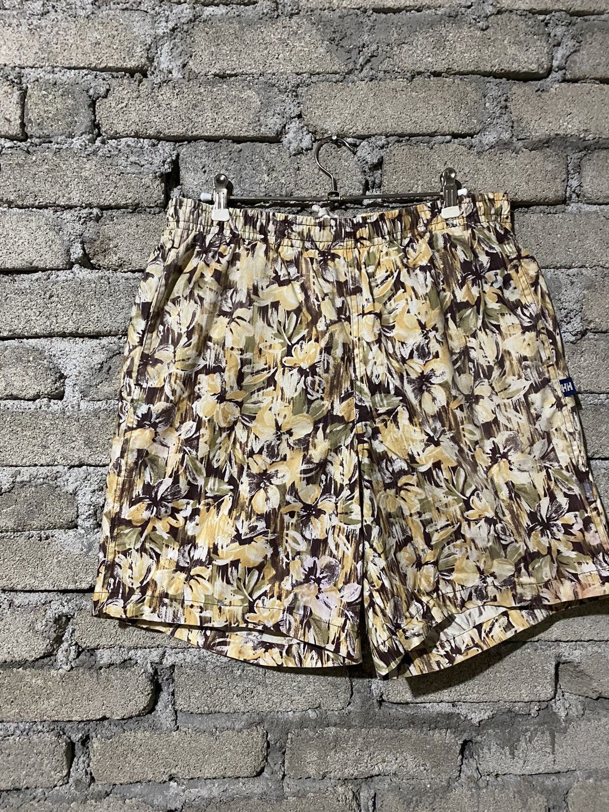 Helly Hansen 🔥SALE🔥HELLY HANSEN SHORT PANTS FLOWERS MOTIFS Size US 34 / EU 50 - 4 Thumbnail