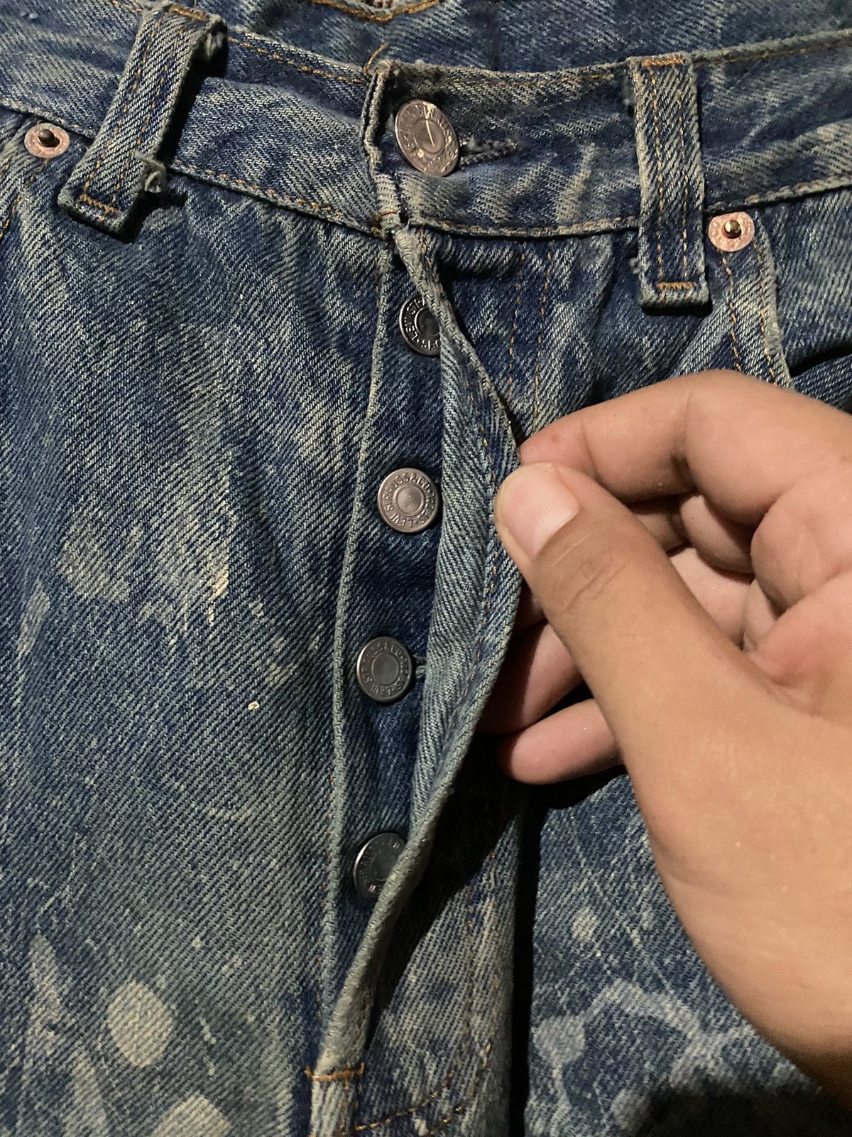 Levi's Vintage Clothing 🔥SALE🔥VINTAGE LEVIS 501 MADE IN USA PAINT SPLASH DESIGN Size US 29 - 8 Thumbnail