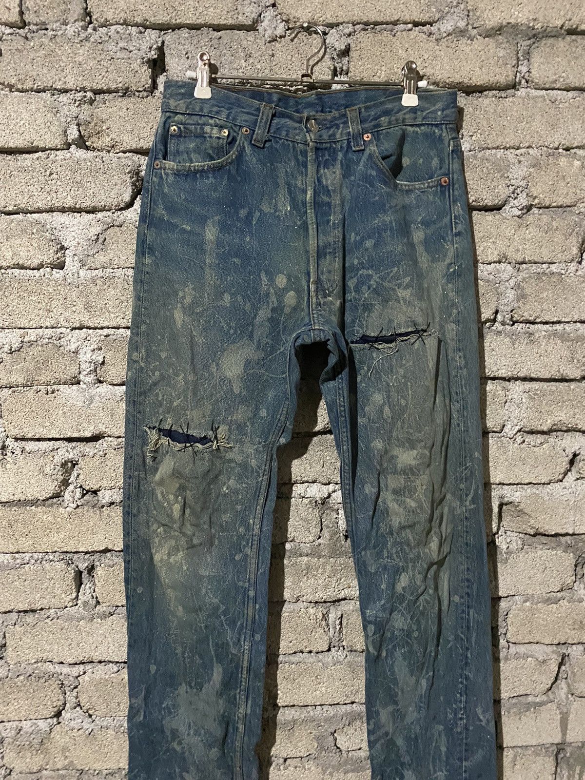 Levi's Vintage Clothing 🔥SALE🔥VINTAGE LEVIS 501 MADE IN USA PAINT SPLASH DESIGN Size US 29 - 4 Thumbnail