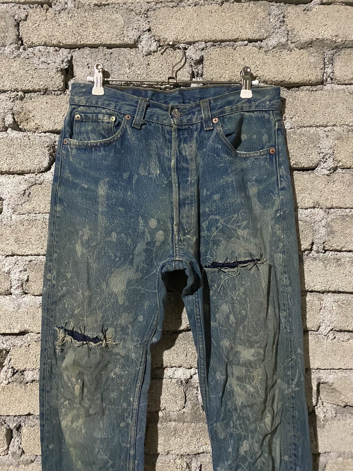 Levi's Vintage Clothing 🔥SALE🔥VINTAGE LEVIS 501 MADE IN USA PAINT SPLASH DESIGN Size US 29 - 5 Thumbnail