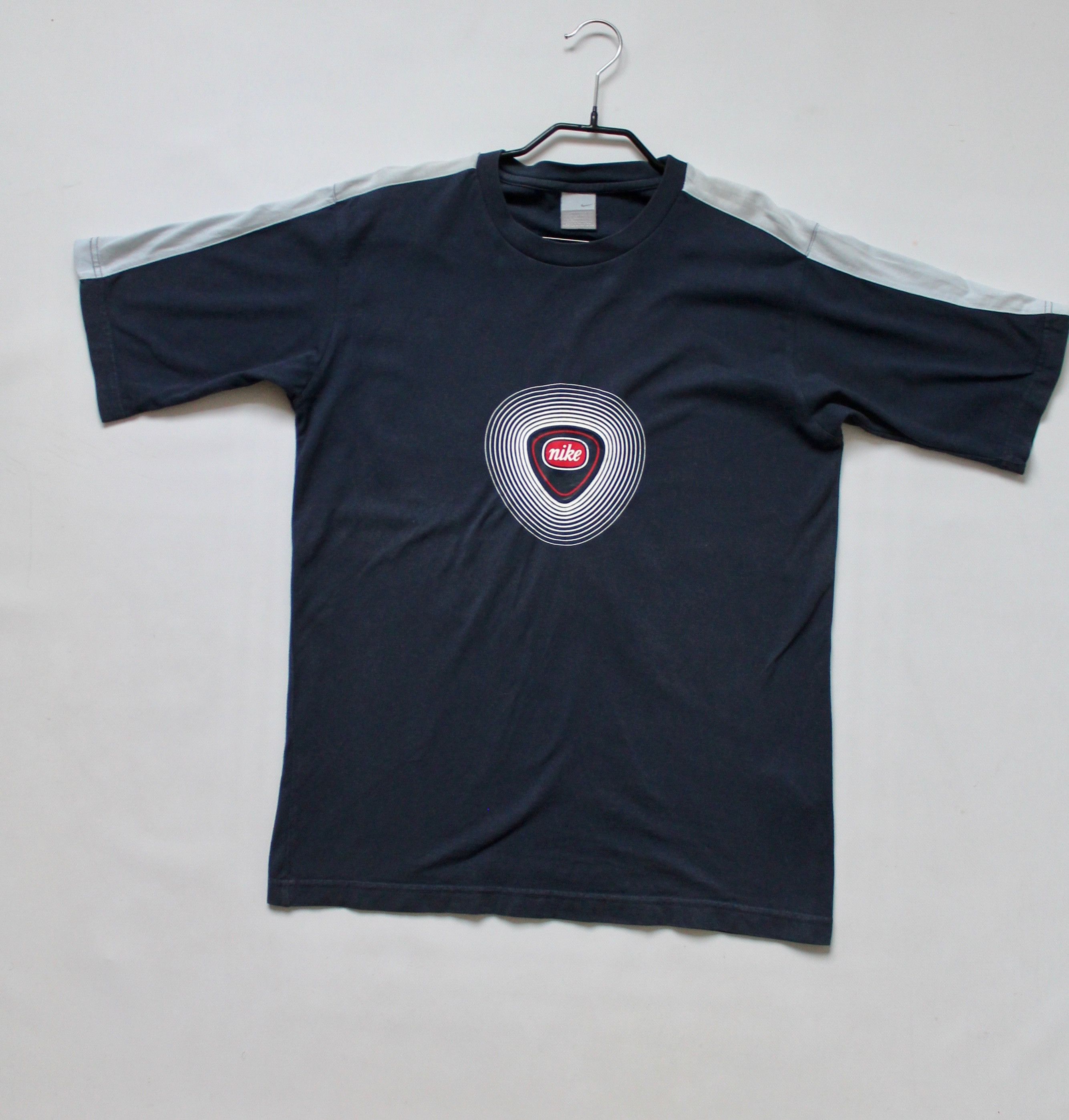 Nike Nike Vintage t shirt L Y2K short sleeve Size US L / EU 52-54 / 3 - 2 Thumbnail