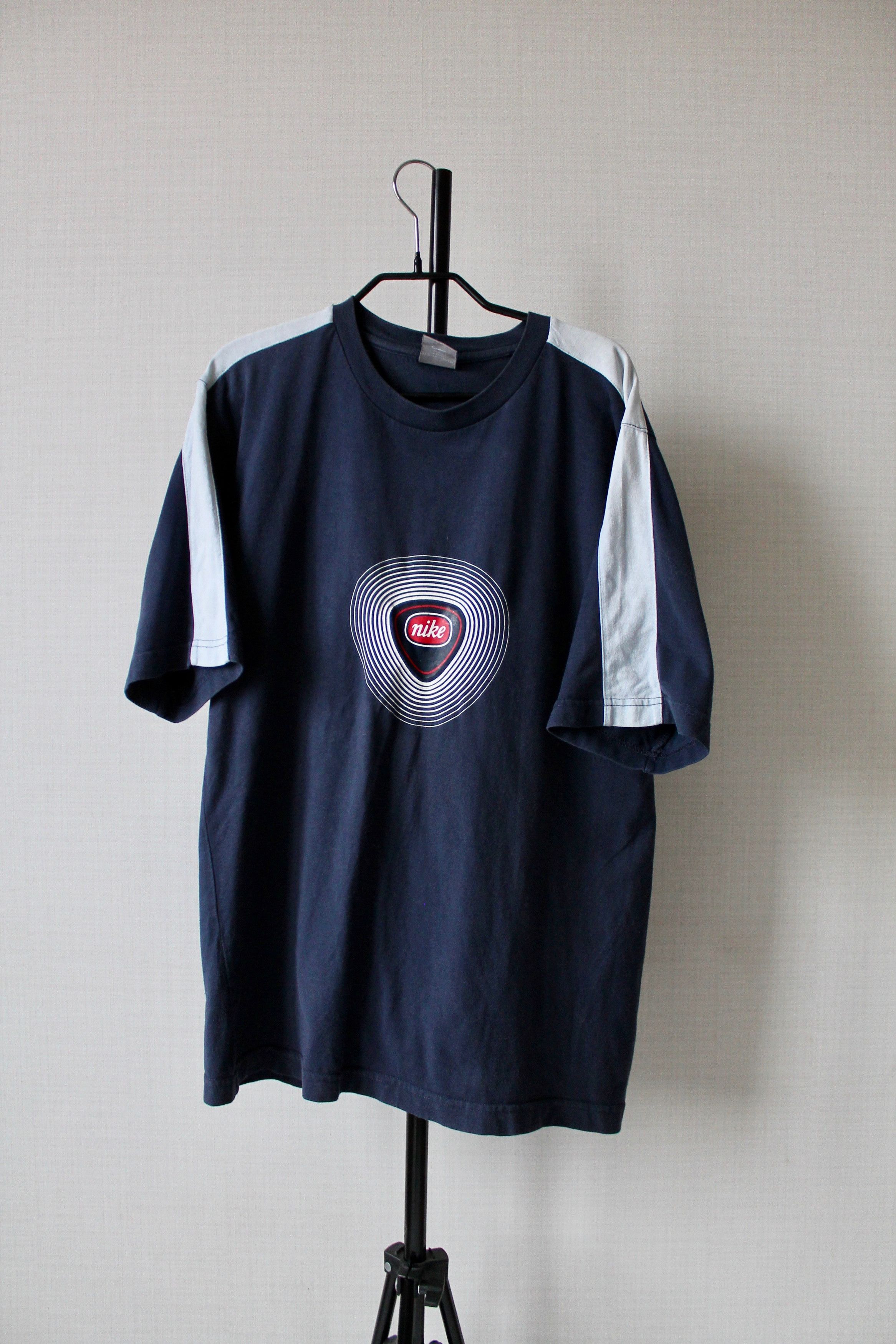 Nike Nike Vintage t shirt L Y2K short sleeve Size US L / EU 52-54 / 3 - 1 Thumbnail