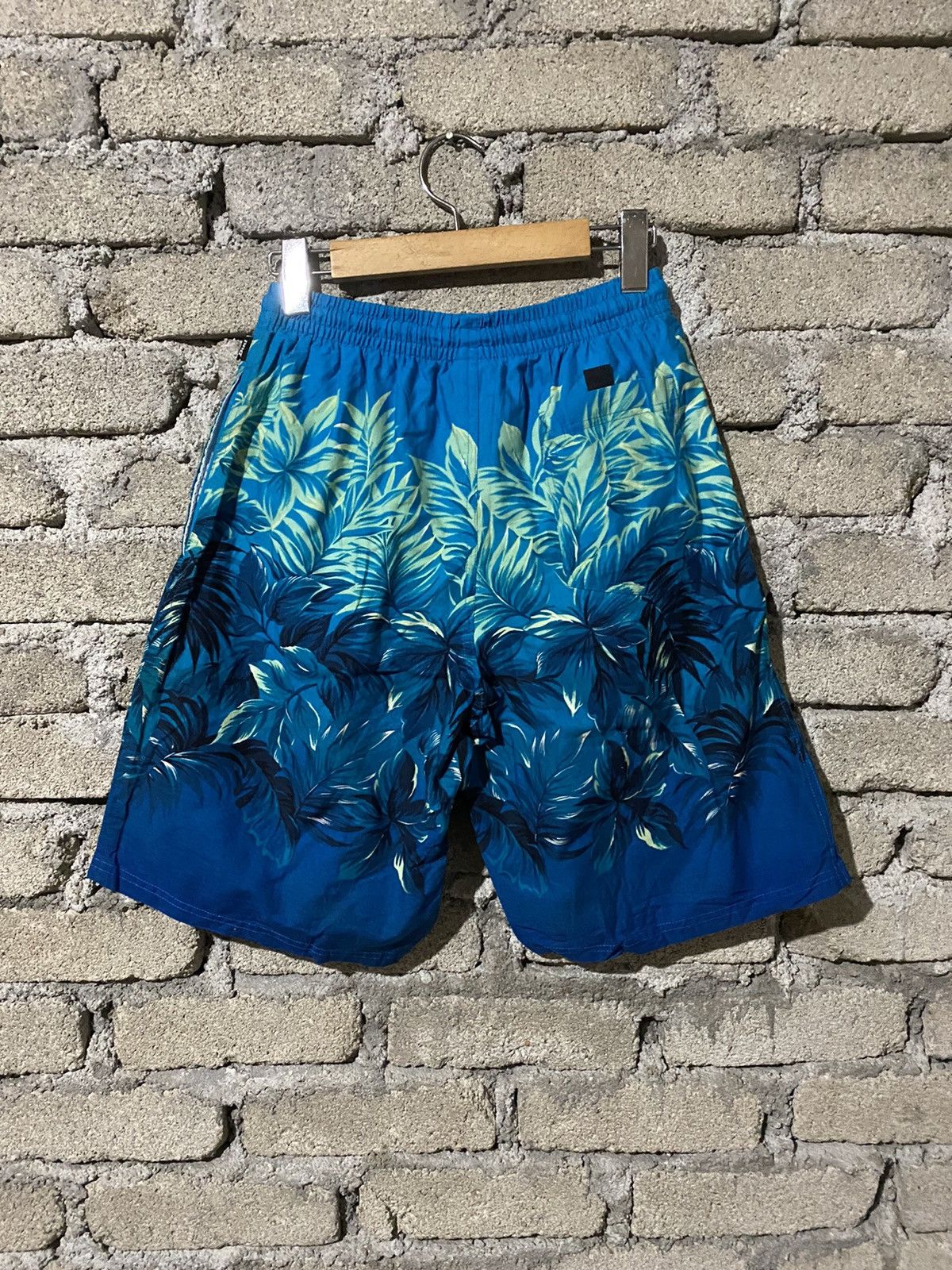 Budweiser 🔥SALE🔥BUDWEISER SHORT PANTS HAWAII MOTIFS Size US 30 / EU 46 - 2 Thumbnail