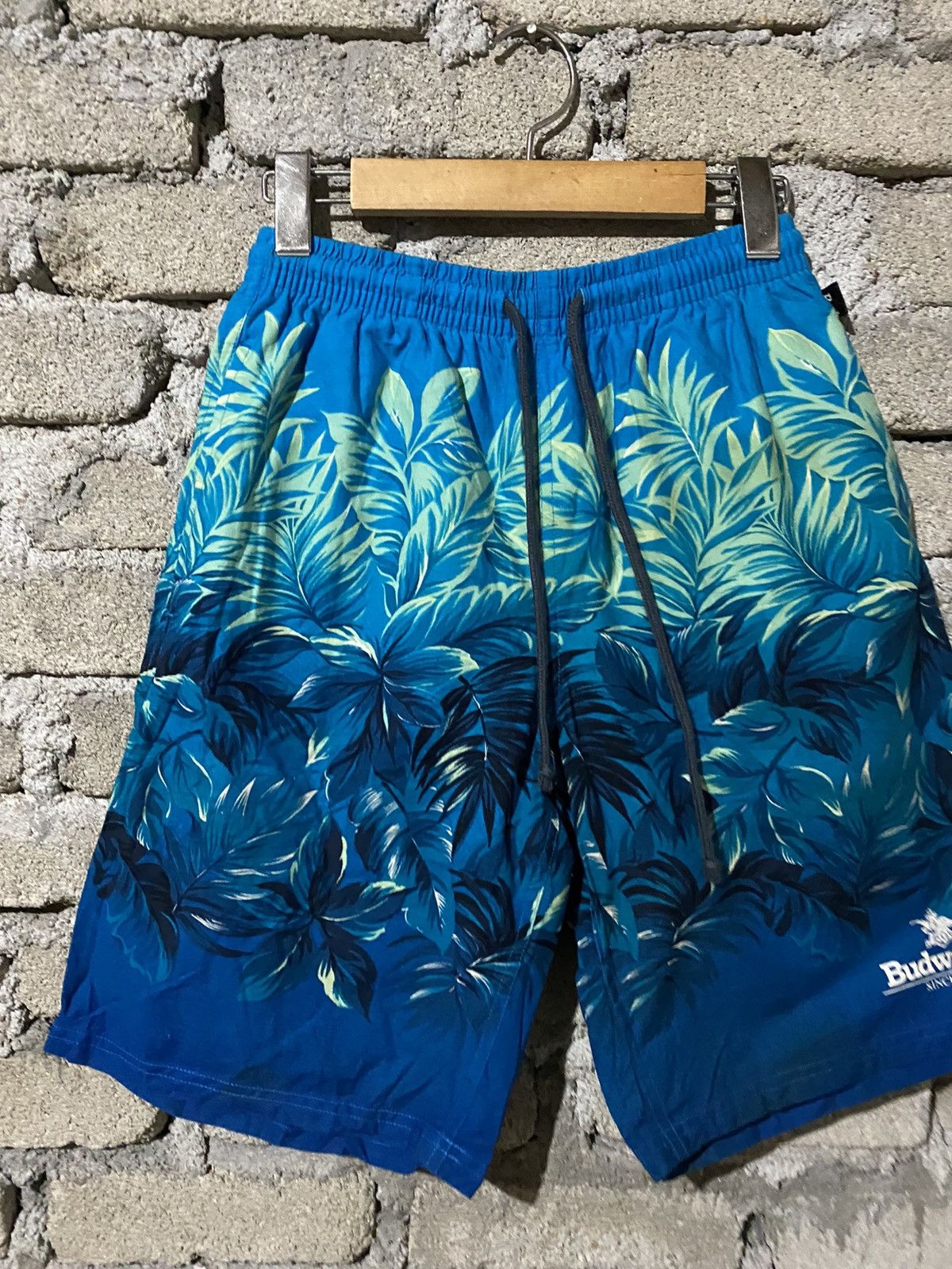 Budweiser 🔥SALE🔥BUDWEISER SHORT PANTS HAWAII MOTIFS Size US 30 / EU 46 - 4 Thumbnail