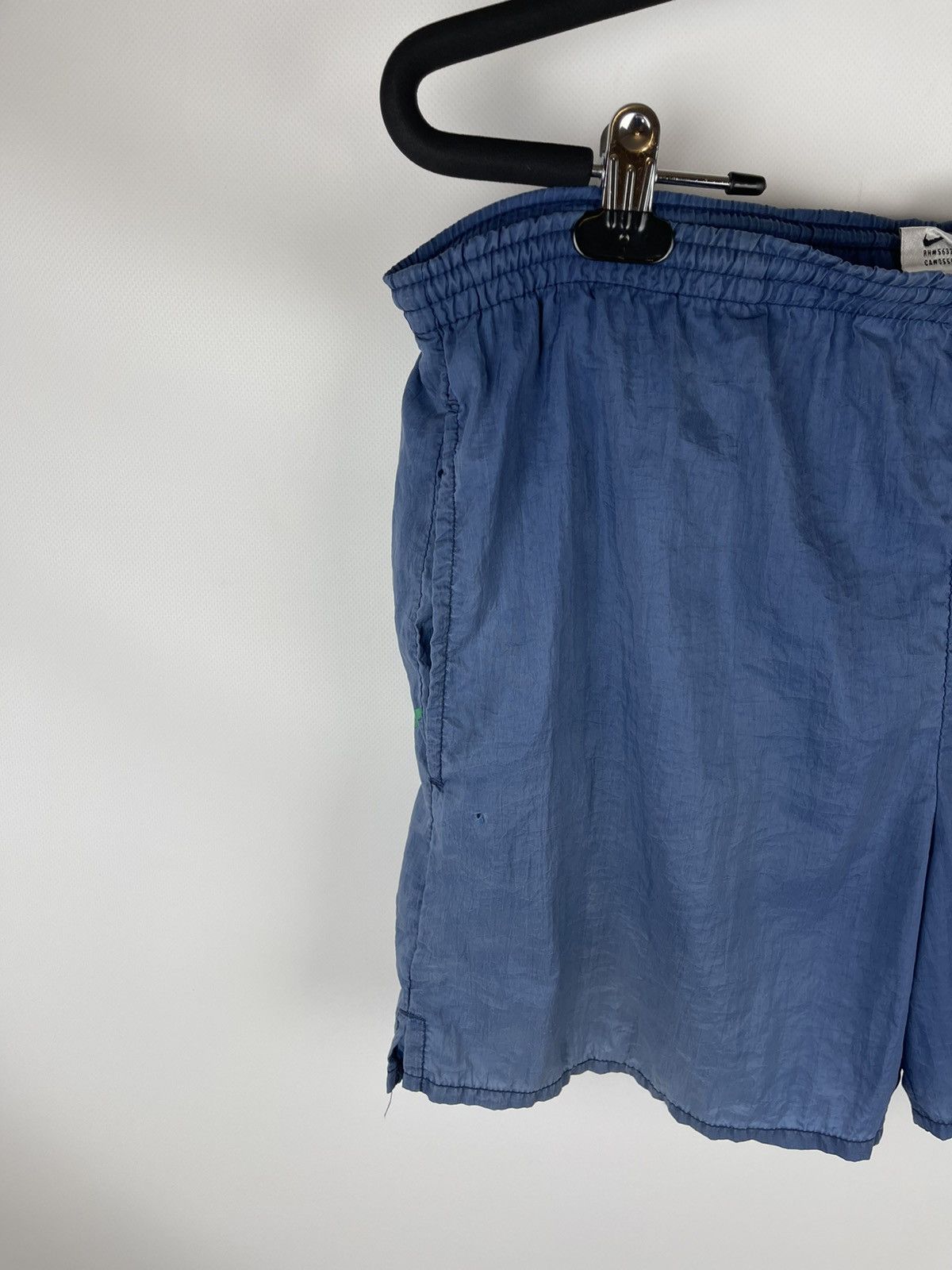 Nike Nike vintage 80s nylon shimmer shorts big swoosh logo drill Size US 30 / EU 46 - 4 Thumbnail