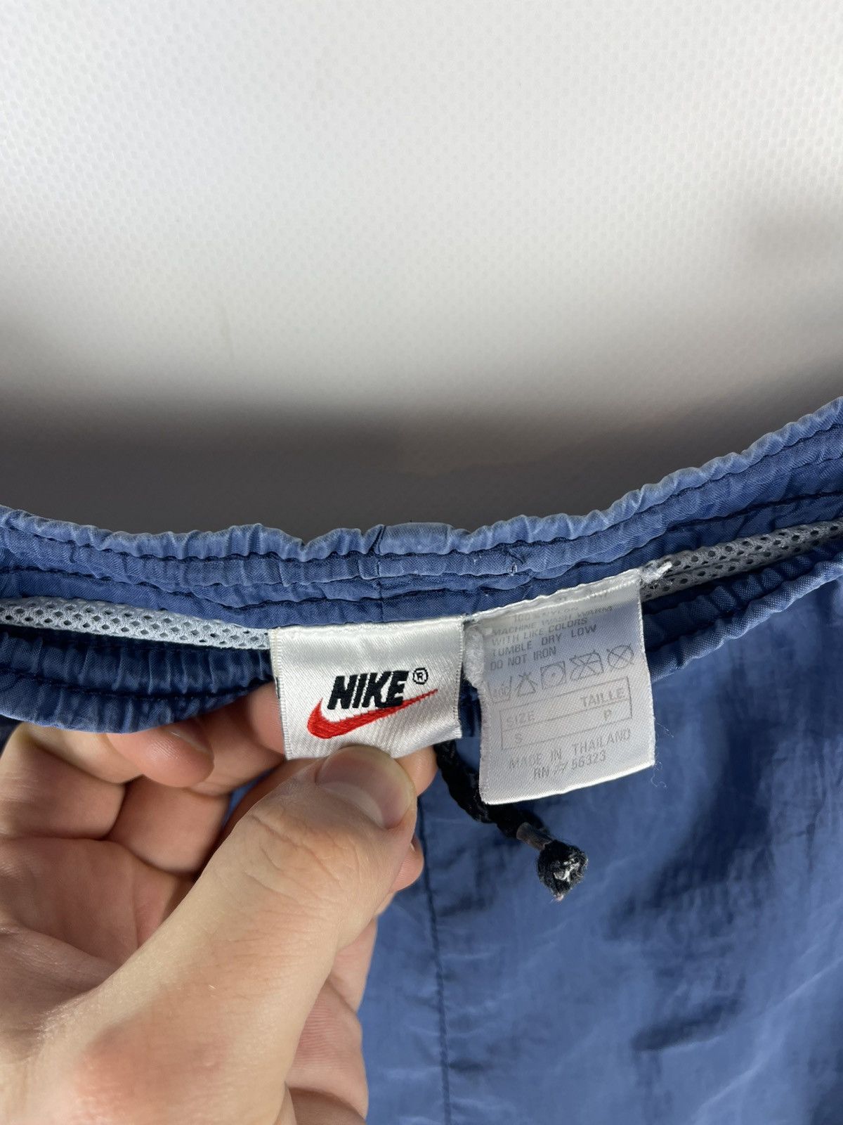 Nike Nike vintage 80s nylon shimmer shorts big swoosh logo drill Size US 30 / EU 46 - 6 Thumbnail