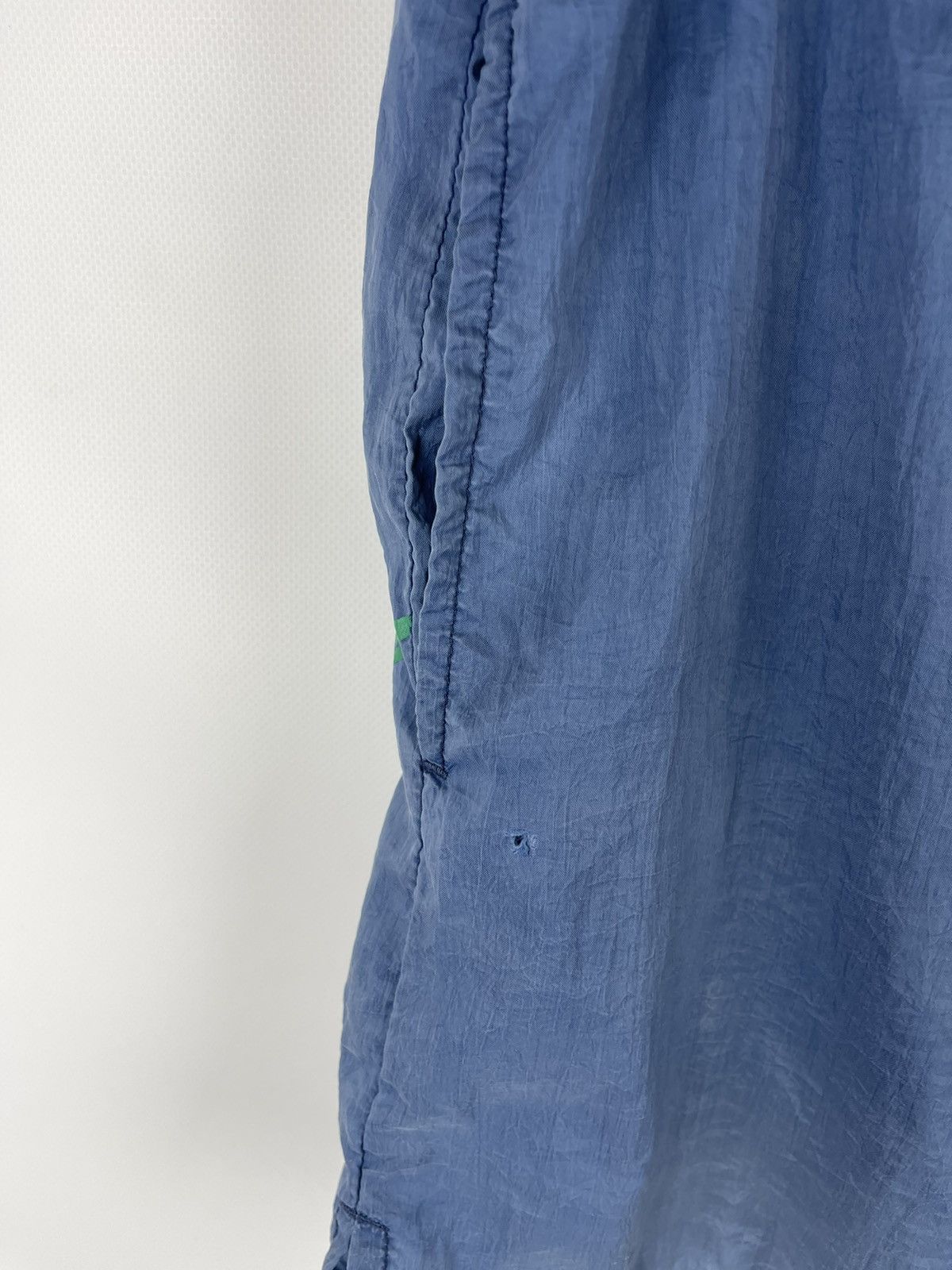 Nike Nike vintage 80s nylon shimmer shorts big swoosh logo drill Size US 30 / EU 46 - 5 Thumbnail