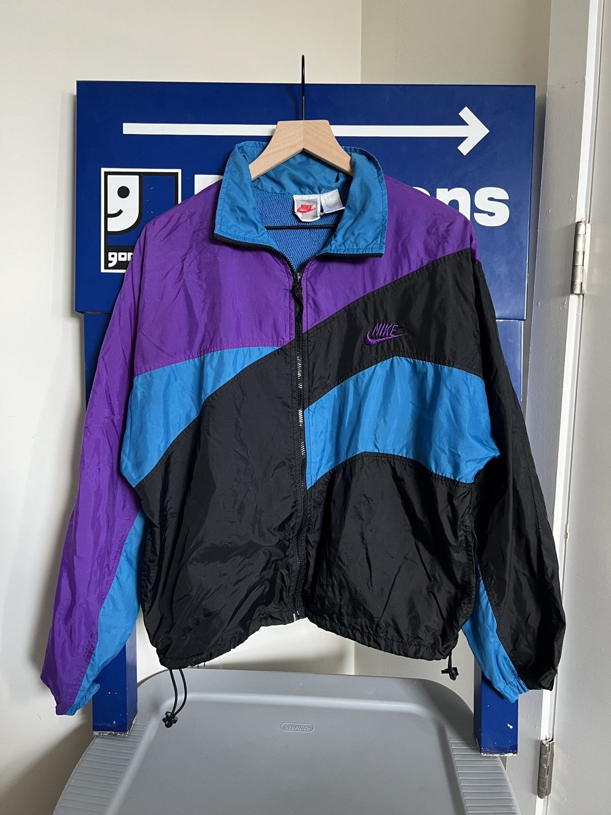 Nike aqua windbreaker hotsell