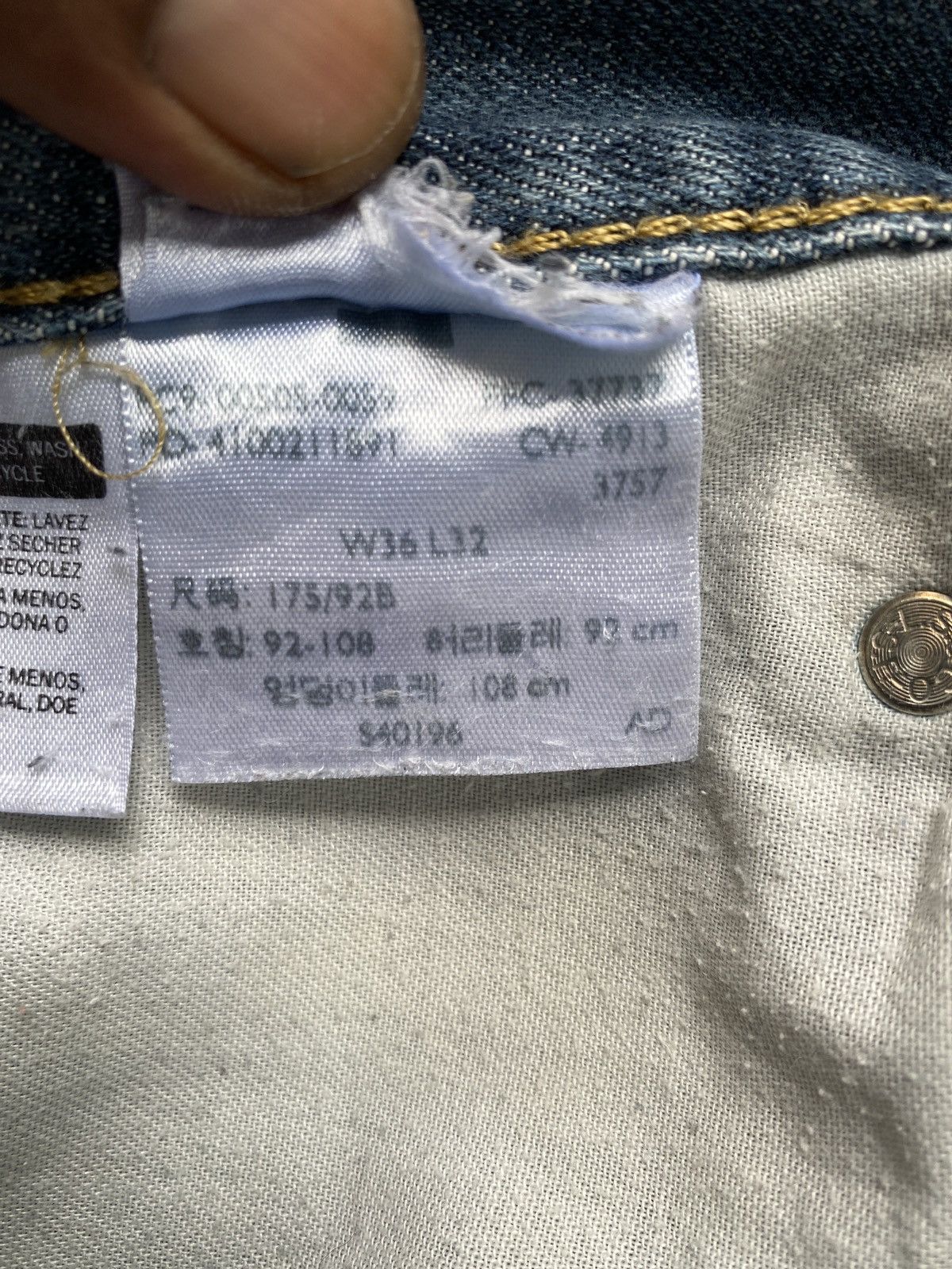 VINTAGE LEVIS 505 JEANS - J366