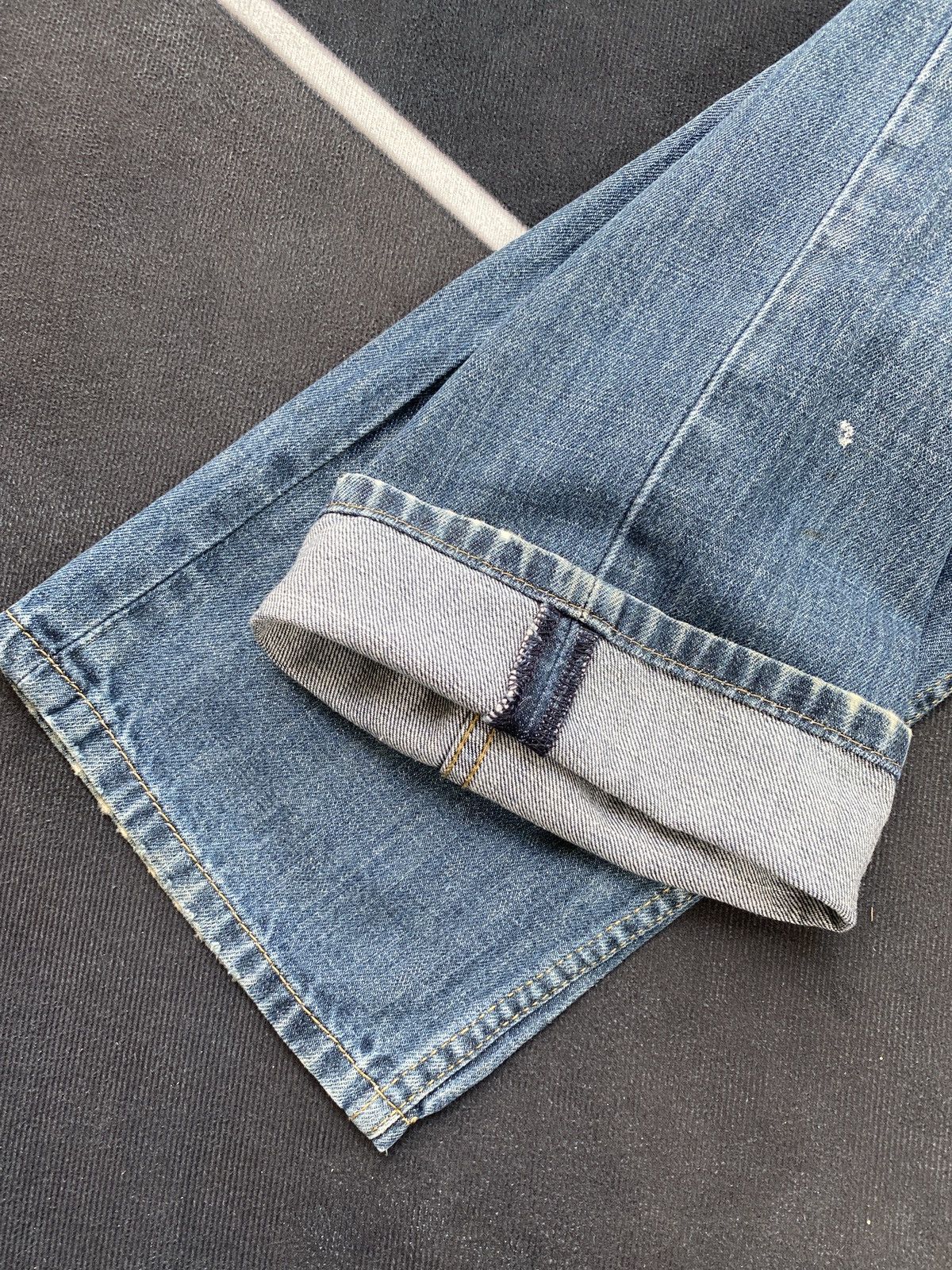 VINTAGE LEVIS 505 JEANS - J366