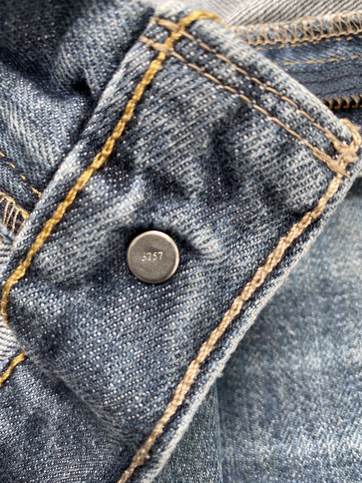 VINTAGE LEVIS 505 JEANS - J366