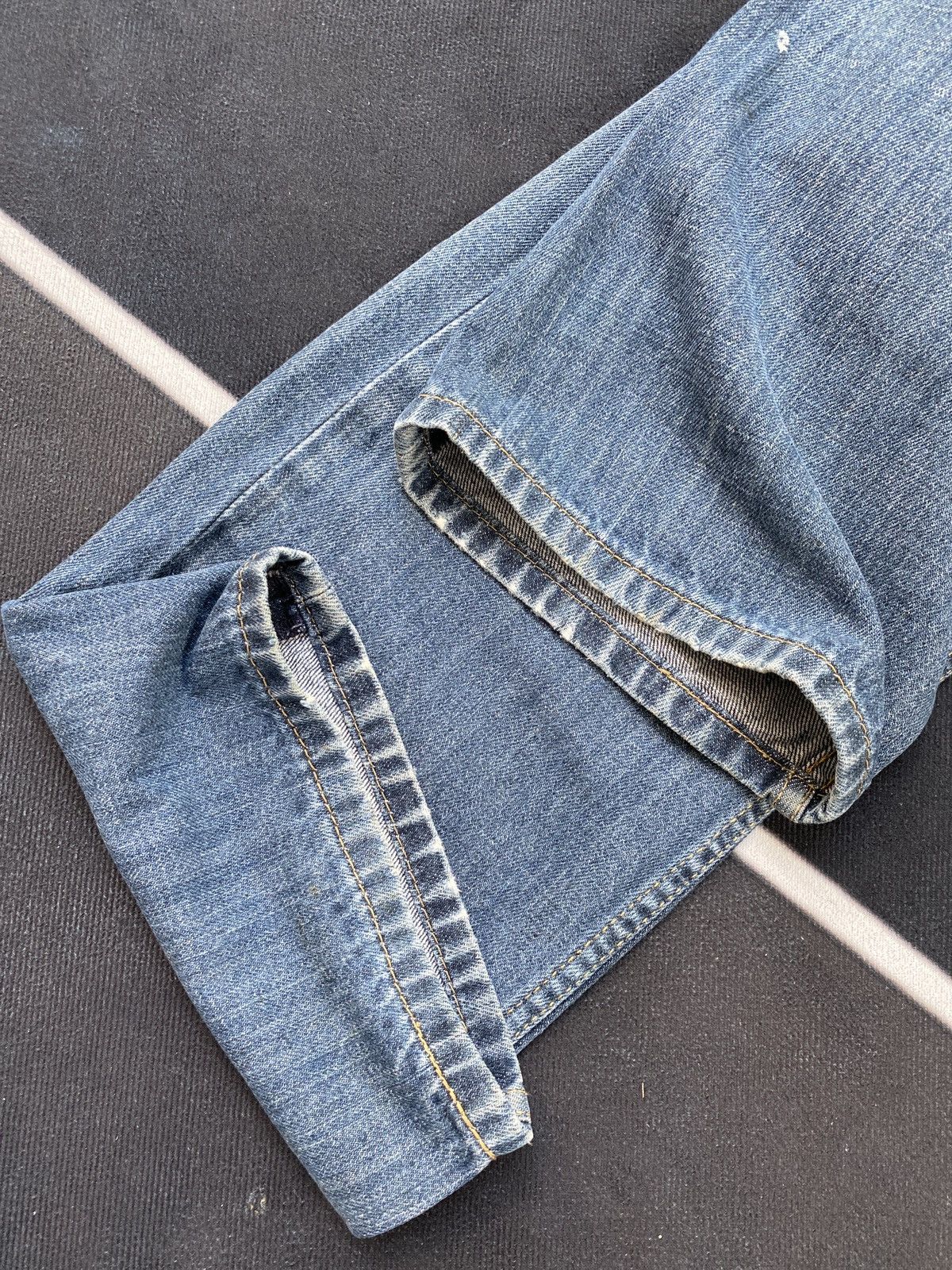 VINTAGE LEVIS 505 JEANS - J366