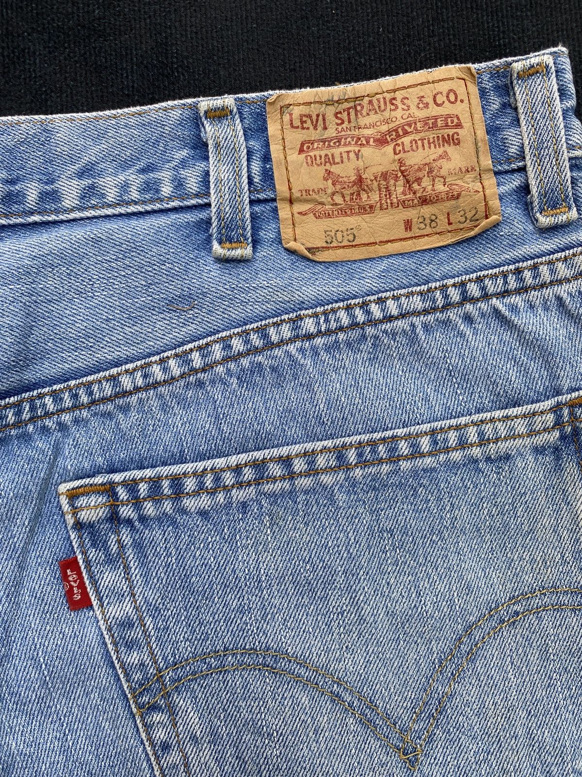Jean × Levi's × Vintage VINTAGE LEVIS 505 BLUE WASH JEANS-J367 Size US 39 - 12 Thumbnail