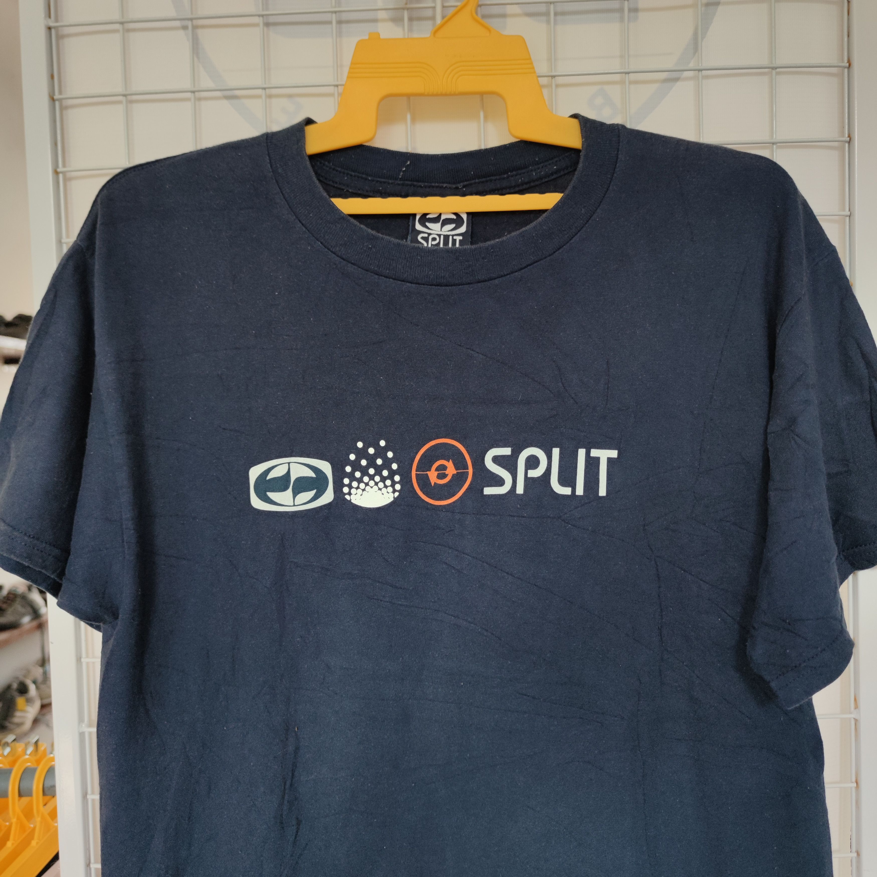 VINTAGE 90S SPLIT T SHIRT MADE IN USA