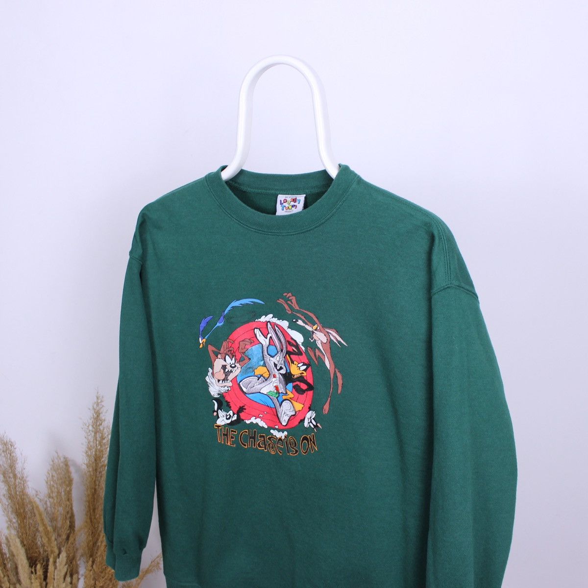 Vintage Vintage Looney Tunes 90 s The Chase Is On BUGS BUNNY Friends Size US S / EU 44-46 / 1 - 1 Thumbnail