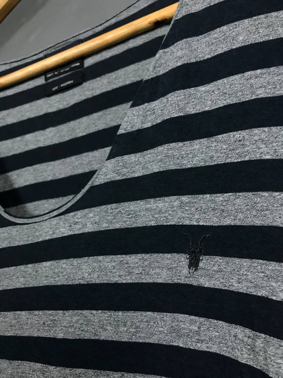 Allsaints Allsaints luxury streetwear multicolor v neck tee Size US M / EU 48-50 / 2 - 3 Thumbnail