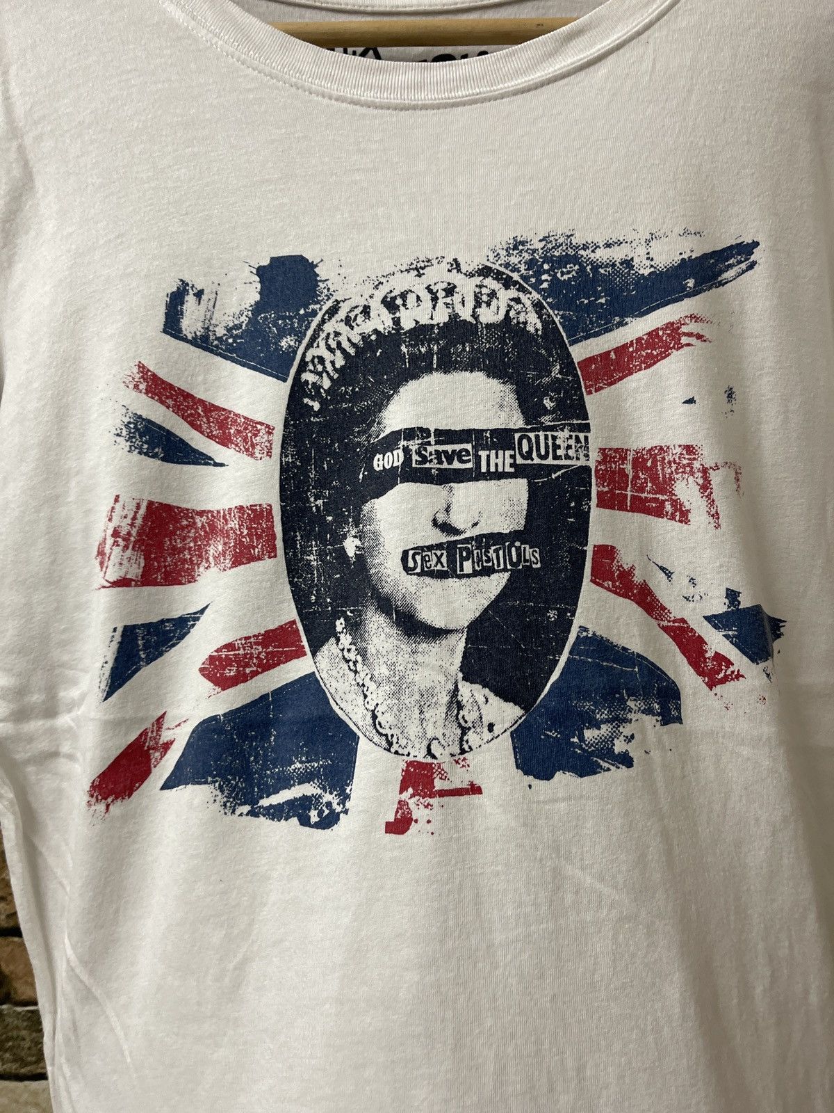 Band Tees SEX PISTOLS GOD SAVE THE QUEEN TEE VERY RARE Size US M / EU 48-50 / 2 - 2 Thumbnail