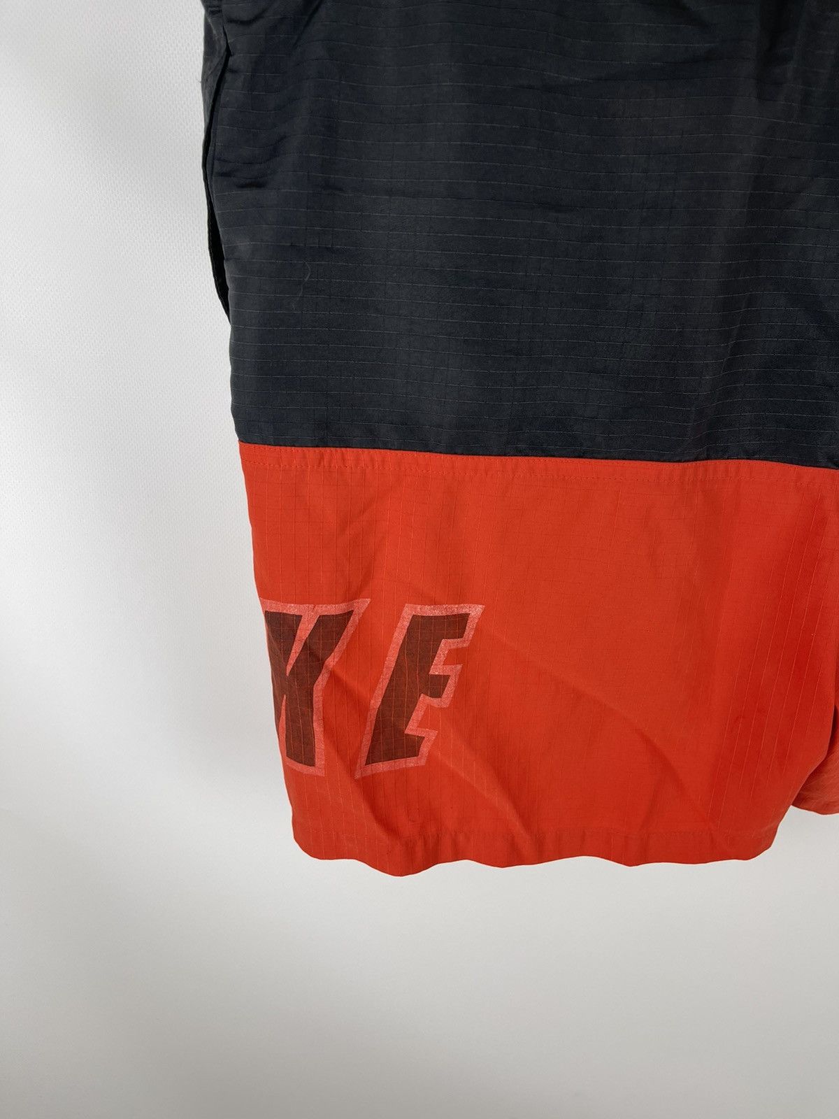 Nike Nike Vintage 90s black red logo swoosh shorts Size US 36 / EU 52 - 6 Thumbnail