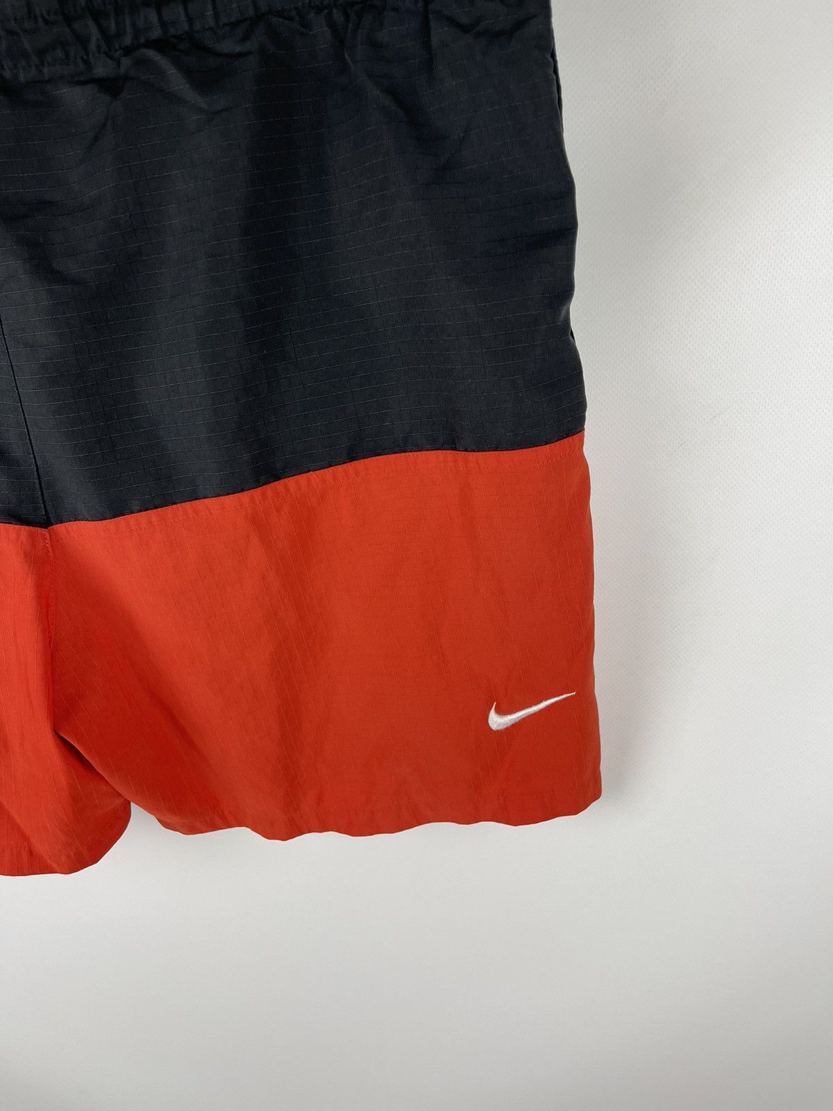 Nike Nike Vintage 90s black red logo swoosh shorts Size US 36 / EU 52 - 7 Thumbnail