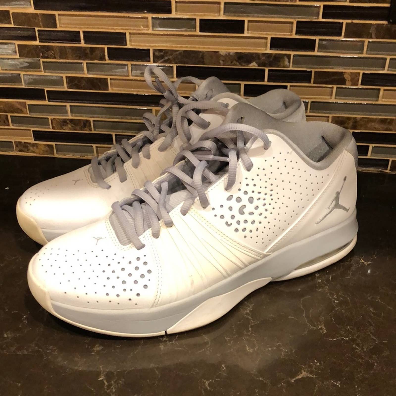 Jordan AM 'White Wolf Grey' Mens Size