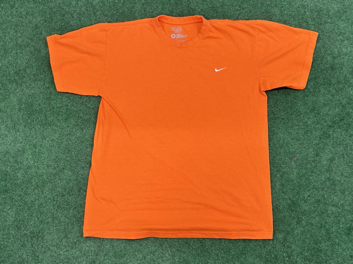 Nike Vintage Y2k Nike Embroidered Swoosh Tee Size US M / EU 48-50 / 2 - 1 Thumbnail