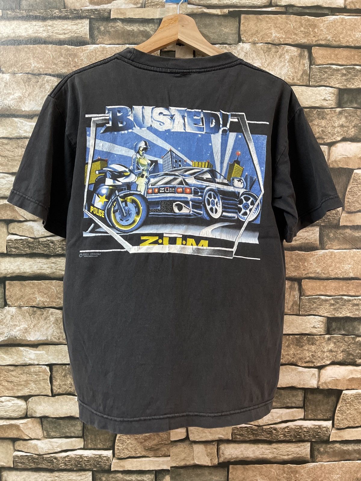 VINTAGE 2001 DYKOM BUSTED Y2K PHOTO TEE
