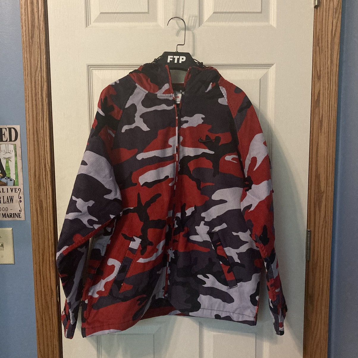 Size L - Supreme x Nike Arc Corduroy Hooded Jacket (Red Camo)(SS22