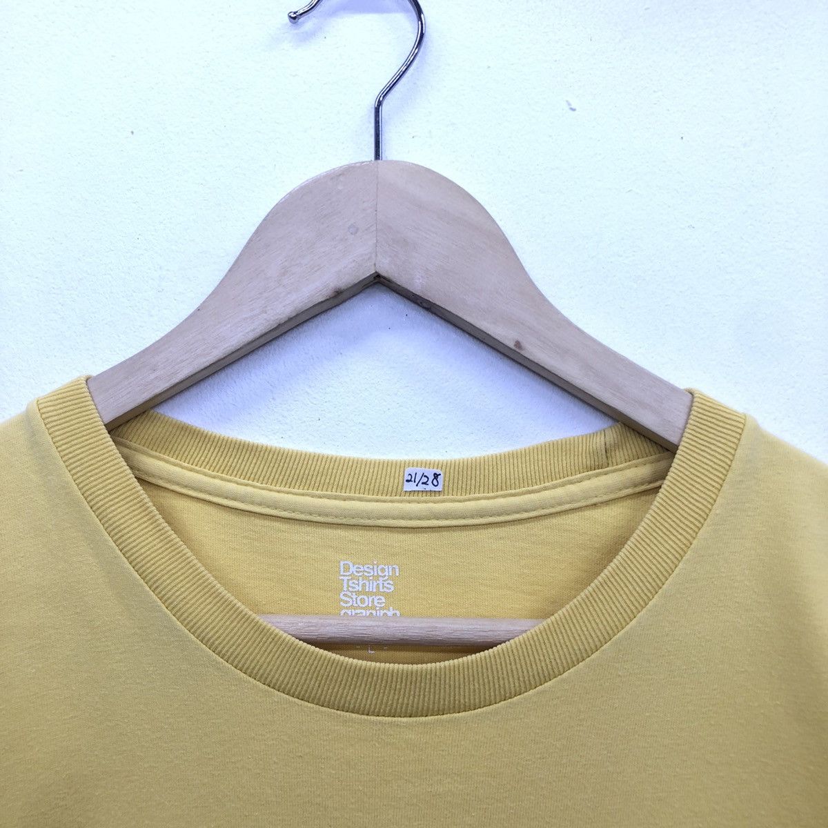 Anime Chibi Maruko Chan Anime X Graniph Store Tshirt Size US L / EU 52-54 / 3 - 4 Thumbnail