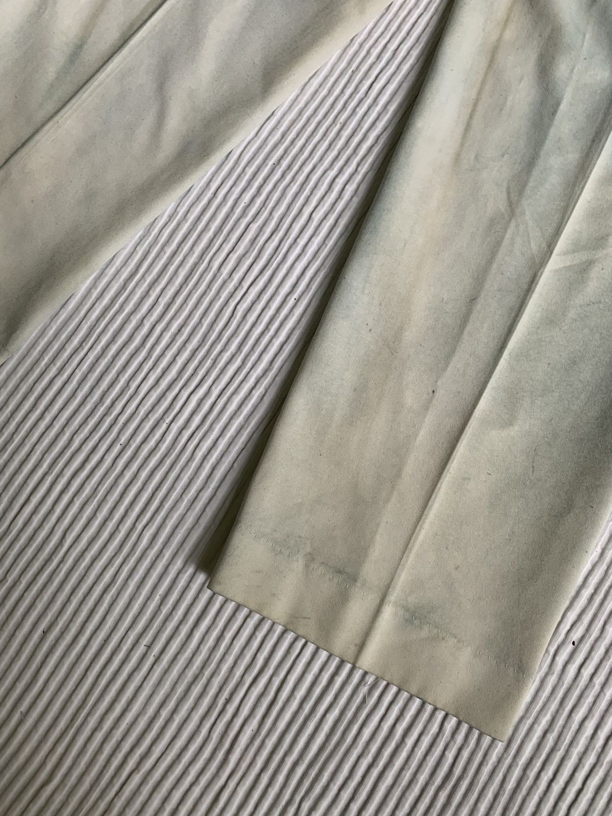 Indigo × Japanese Brand × Vintage Satin Heavy Sun Faded Creased Indigo Cloudy Pants Size US 26 / EU 42 - 21 Thumbnail