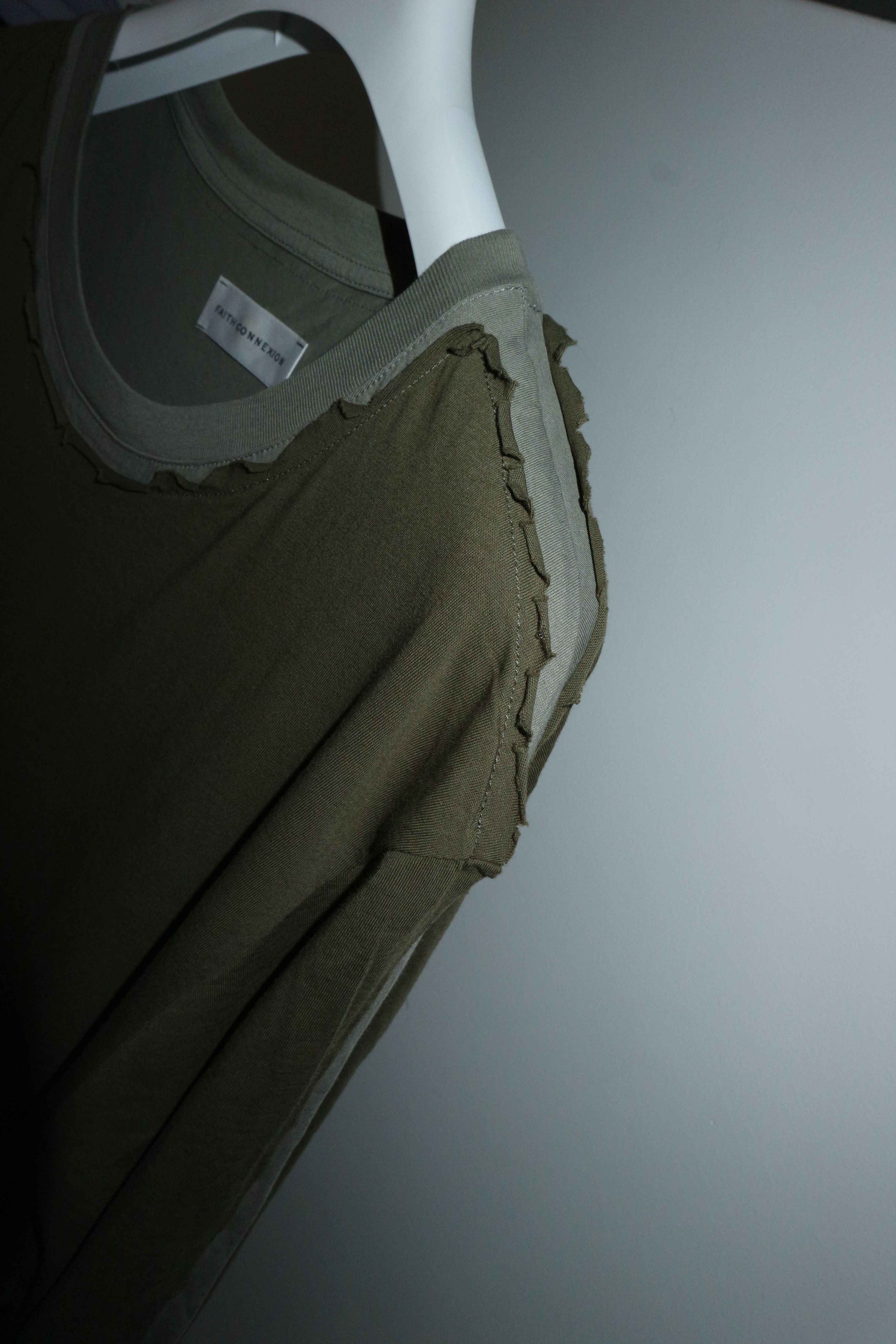 Faith Connexion Khaki distressed tshirt Size US M / EU 48-50 / 2 - 10 Thumbnail