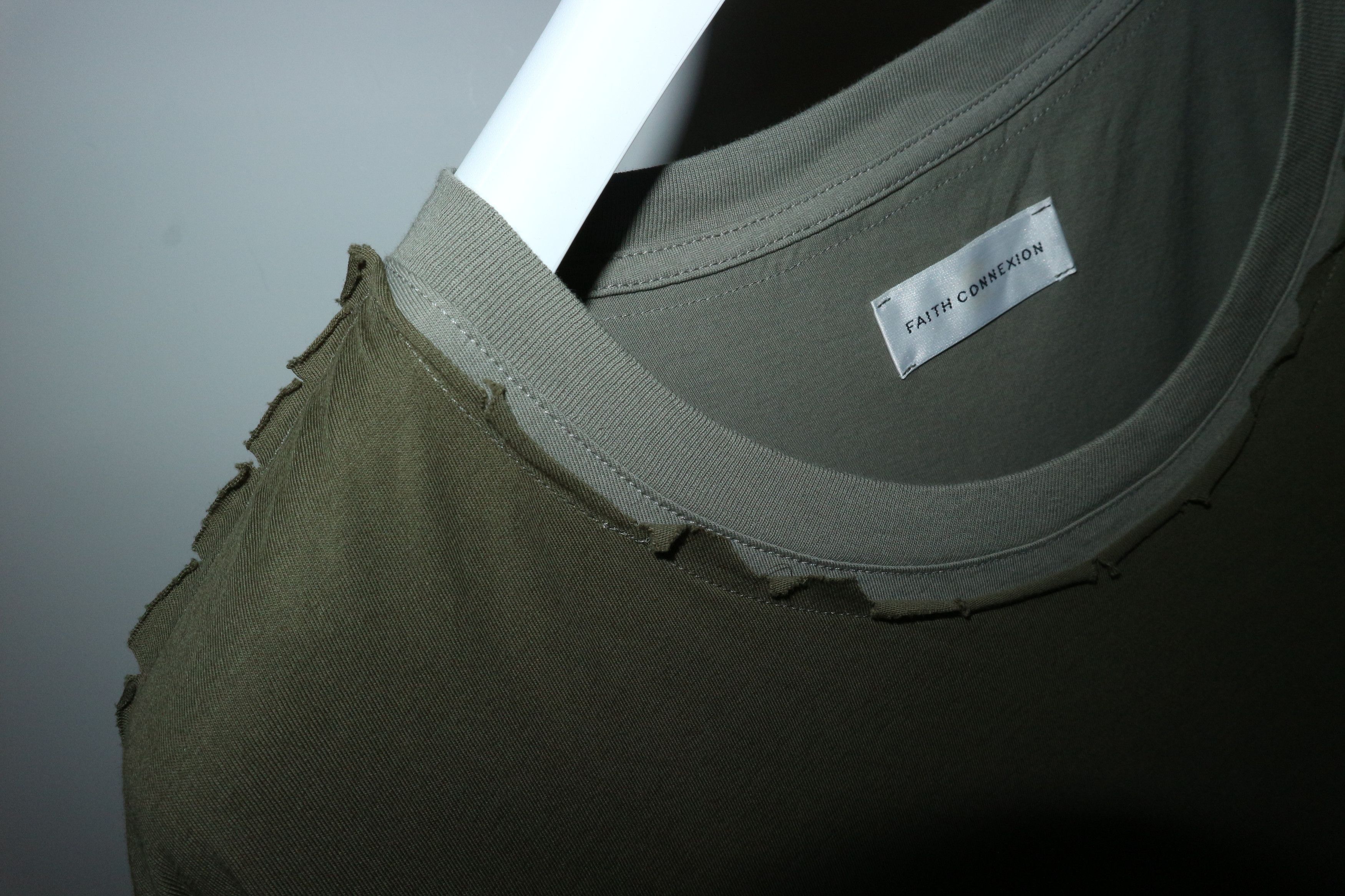 Faith Connexion Khaki distressed tshirt Size US M / EU 48-50 / 2 - 6 Thumbnail