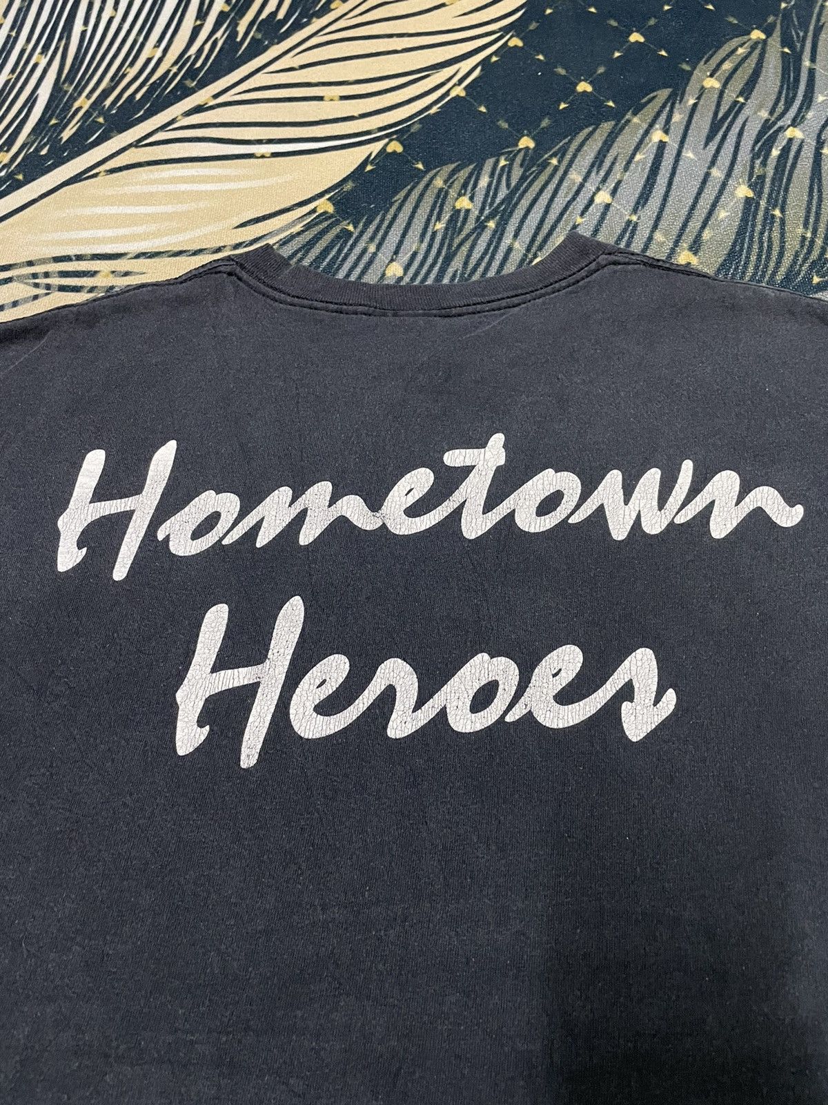 Band Tees × Vintage Vintage Paw Band Tee 1993s Hometown Heroes Size US XL / EU 56 / 4 - 8 Thumbnail