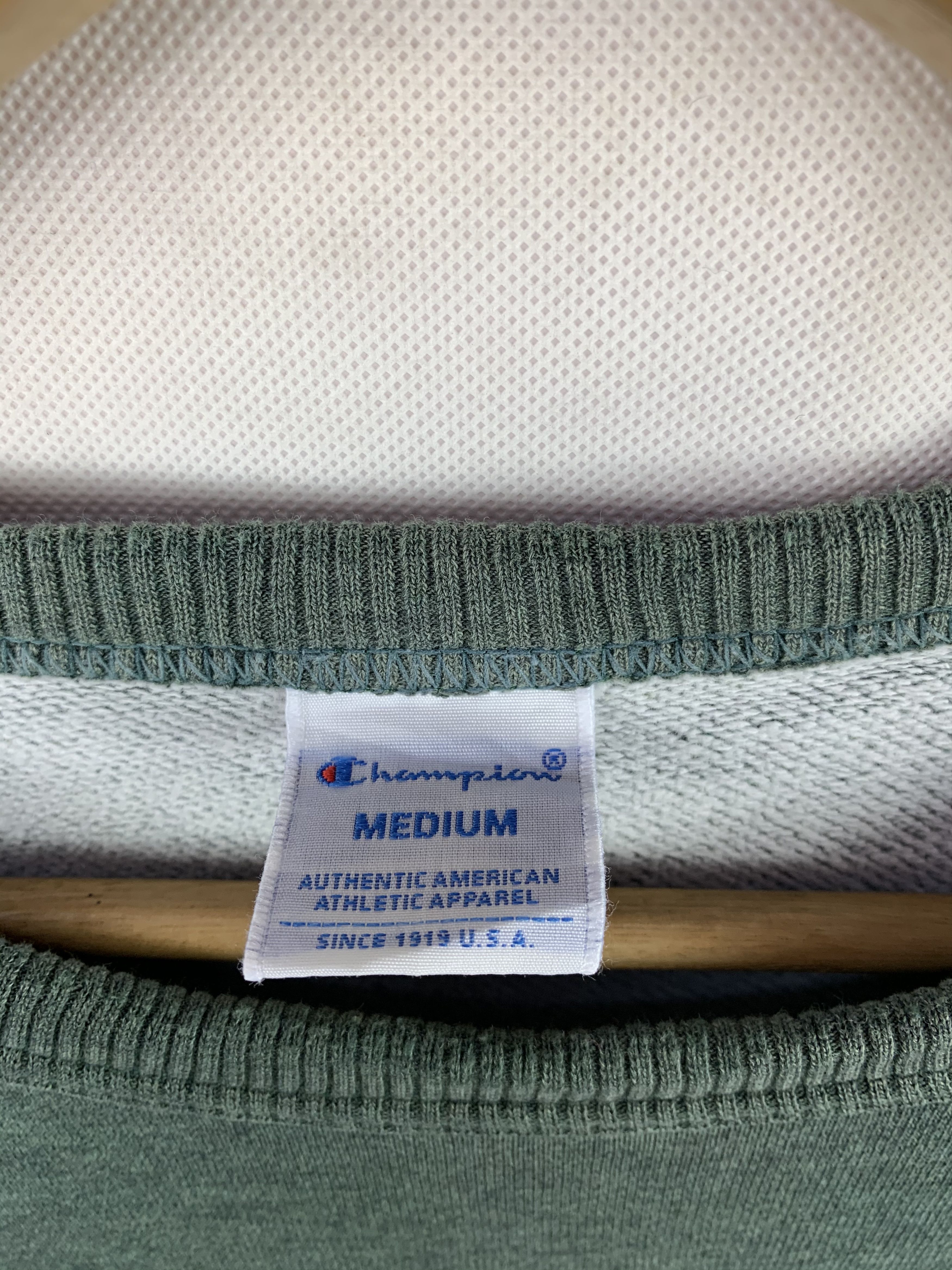 Champion 🔥Champion Small Logo Sweatshirt Vintage Style Size US M / EU 48-50 / 2 - 8 Thumbnail