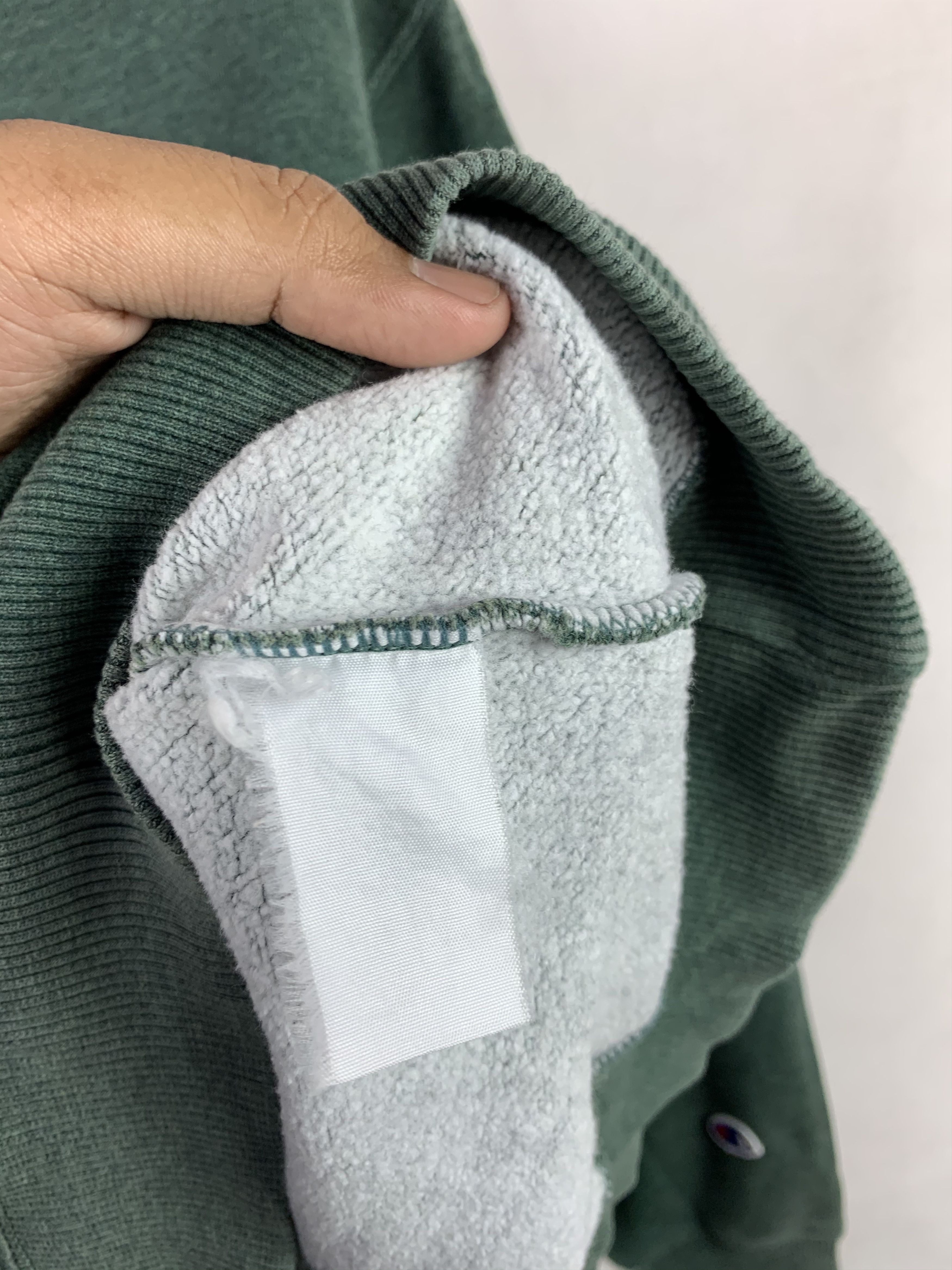 Champion 🔥Champion Small Logo Sweatshirt Vintage Style Size US M / EU 48-50 / 2 - 7 Thumbnail