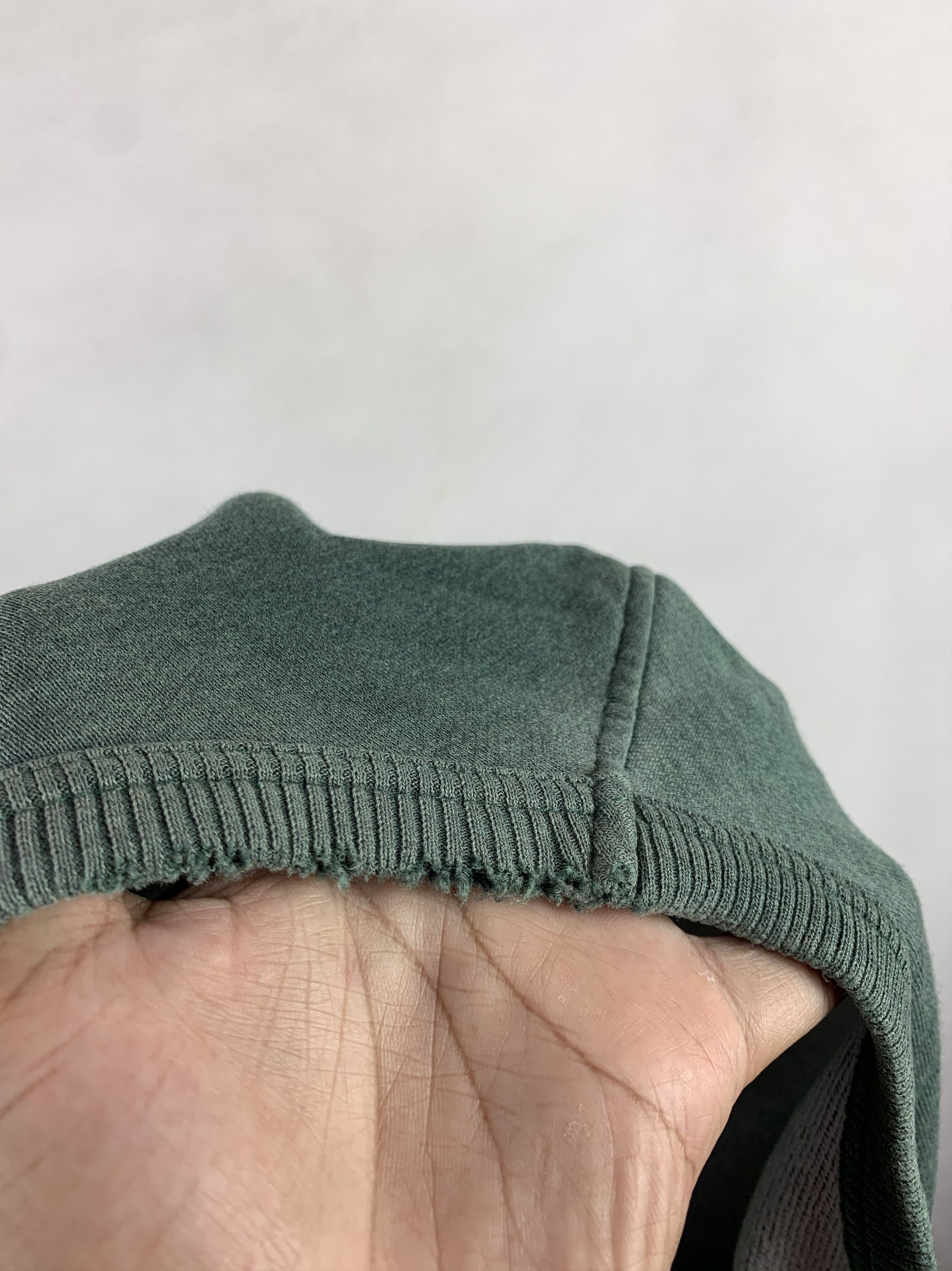 Champion 🔥Champion Small Logo Sweatshirt Vintage Style Size US M / EU 48-50 / 2 - 9 Thumbnail