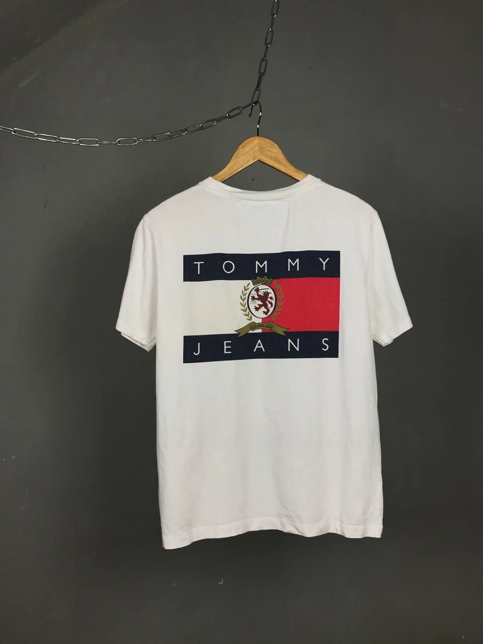 Tommy Hilfiger Tommy Hilfiger luxury streetwear big logo overprinted tee Size US S / EU 44-46 / 1 - 2 Thumbnail