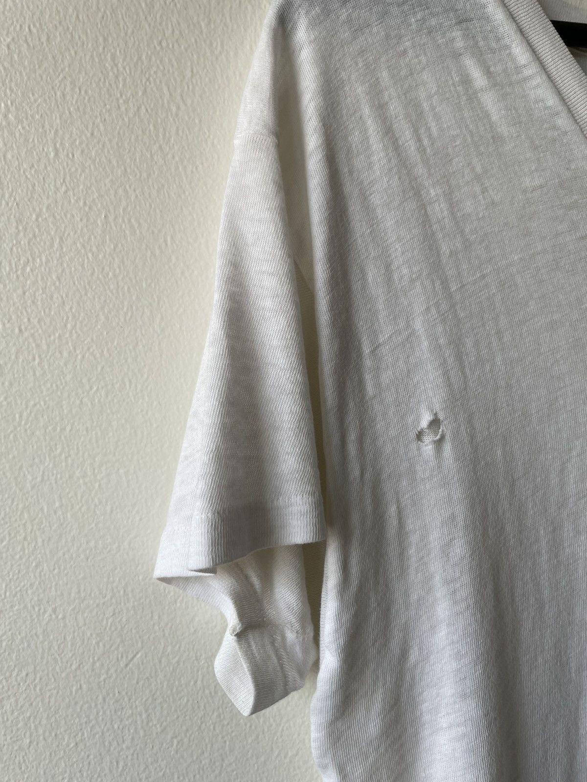 Vintage VINTAGE THRASHED V-NECK T-SHIRT Size US L / EU 52-54 / 3 - 5 Thumbnail