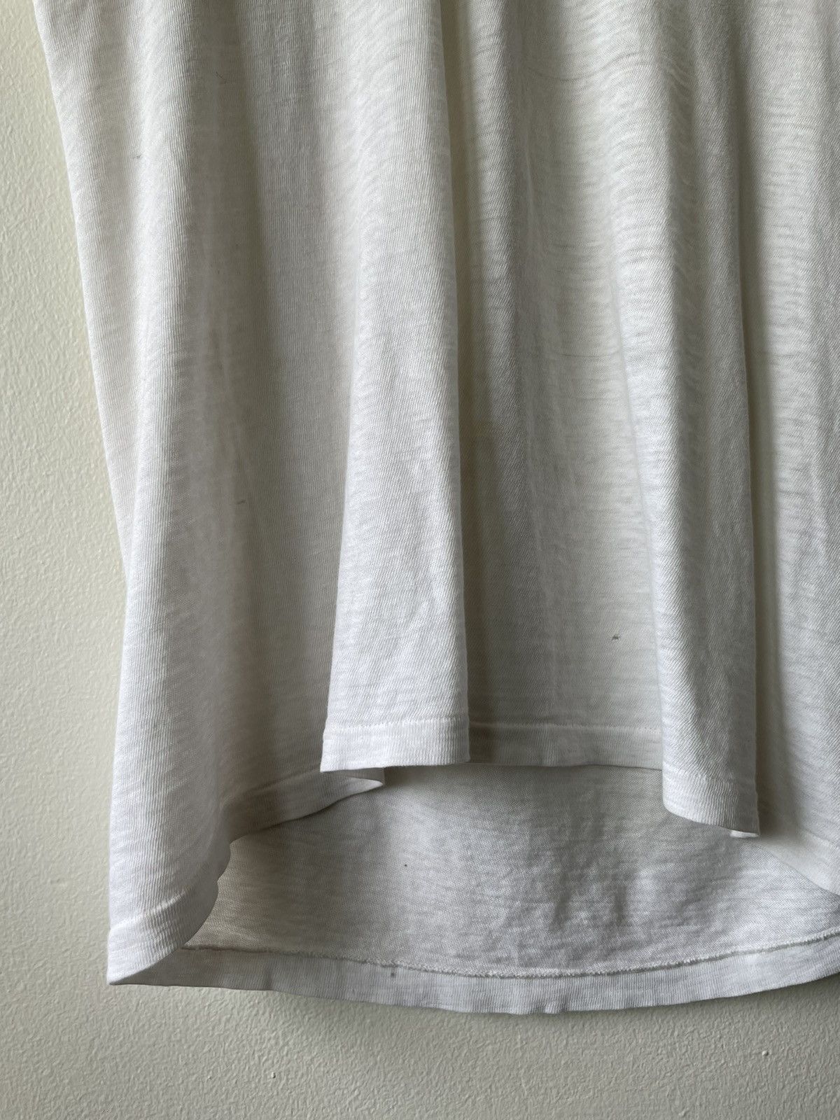 Vintage VINTAGE THRASHED V-NECK T-SHIRT Size US L / EU 52-54 / 3 - 4 Thumbnail