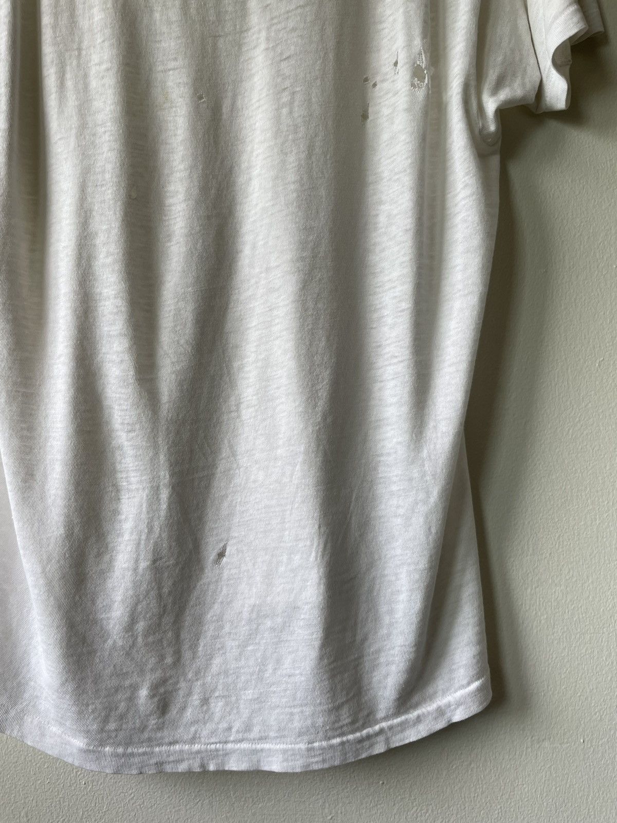 Vintage VINTAGE THRASHED V-NECK T-SHIRT Size US L / EU 52-54 / 3 - 10 Thumbnail