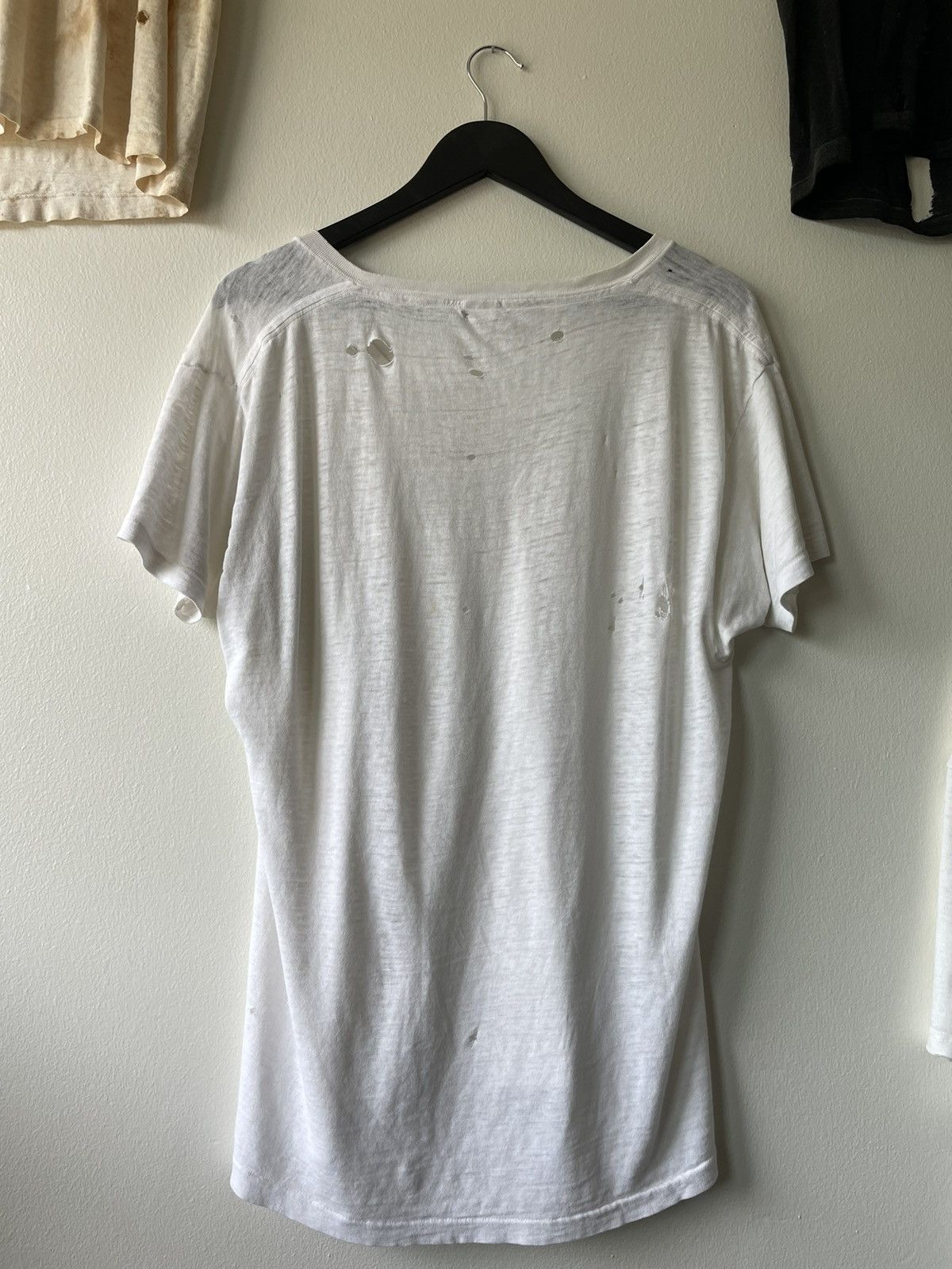 Vintage VINTAGE THRASHED V-NECK T-SHIRT Size US L / EU 52-54 / 3 - 9 Thumbnail