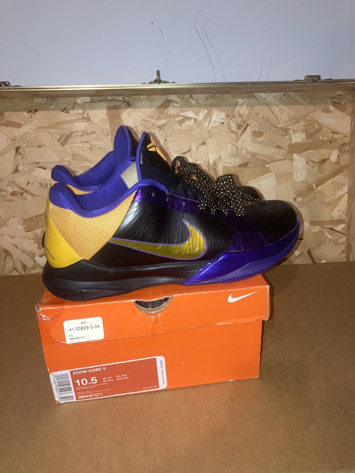 ❤️ RARE Nike Zoom Kobe V 5 Lakers ❤️ NO BOX gently worn a few times Kobe 9 em lakers for sale or trade main image 2
