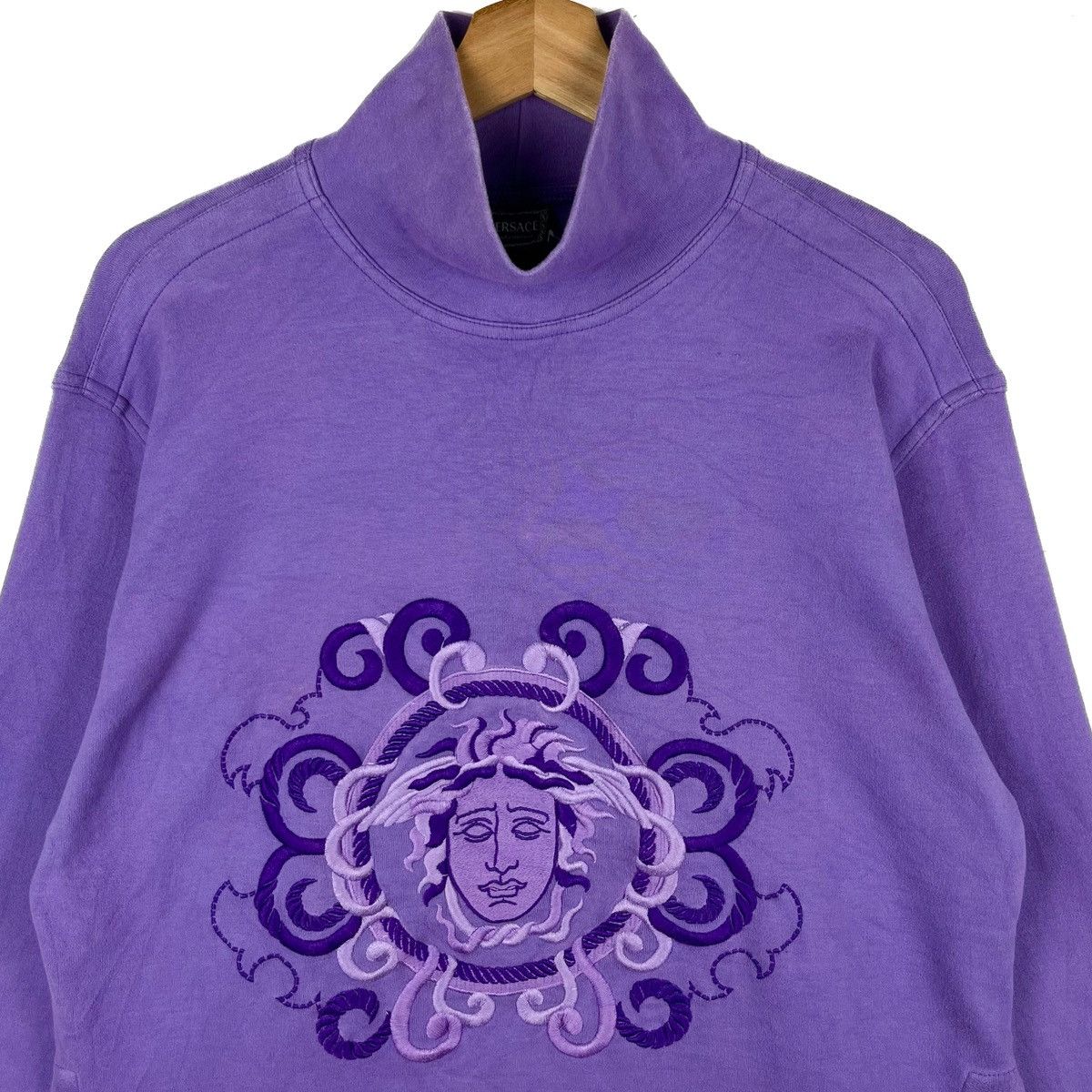Versace Vintage Versace Embroidered Logo Made In Italy Sweatshirt Size US S / EU 44-46 / 1 - 2 Thumbnail