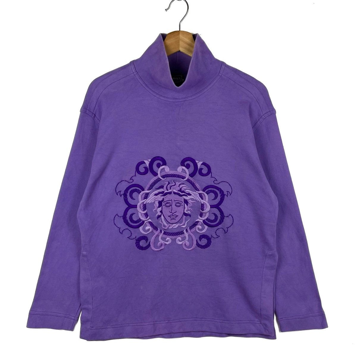 Versace Vintage Versace Embroidered Logo Made In Italy Sweatshirt Size US S / EU 44-46 / 1 - 1 Thumbnail
