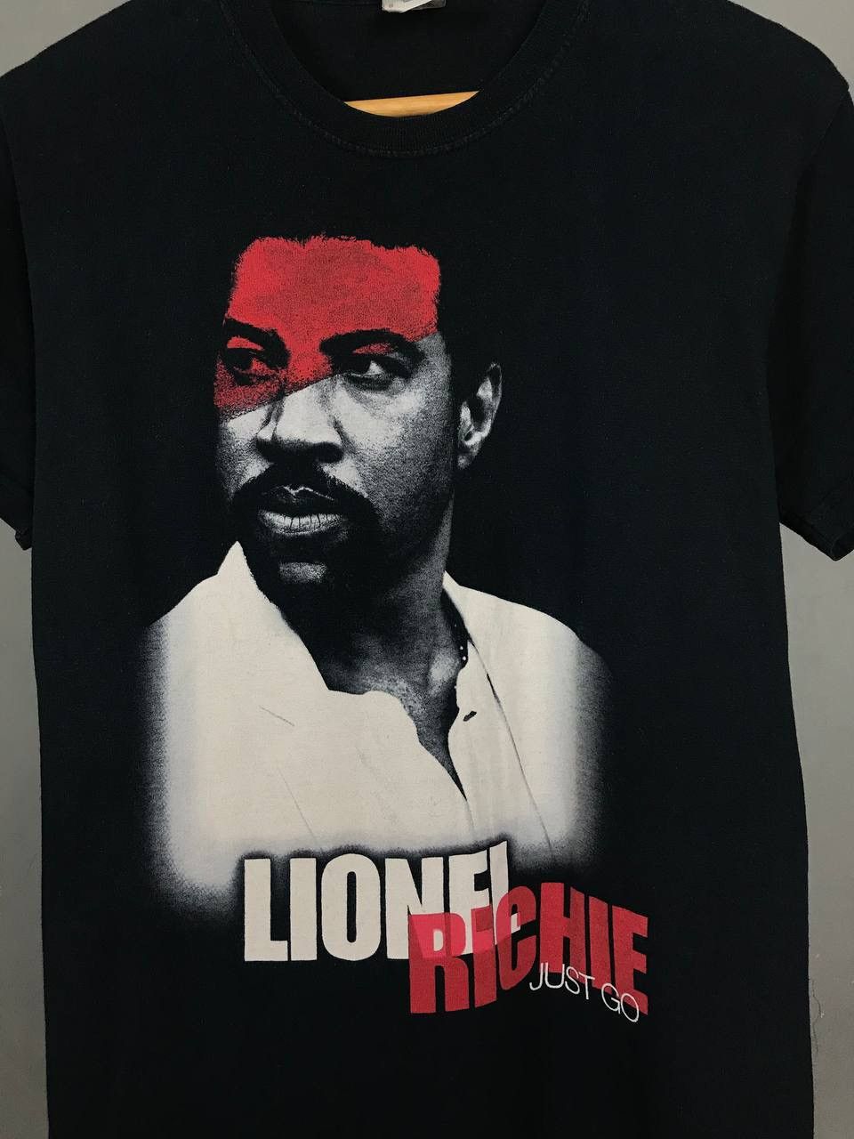Band Tees Lionel Richie 2009 vintage band tour tee Size US S / EU 44-46 / 1 - 4 Thumbnail