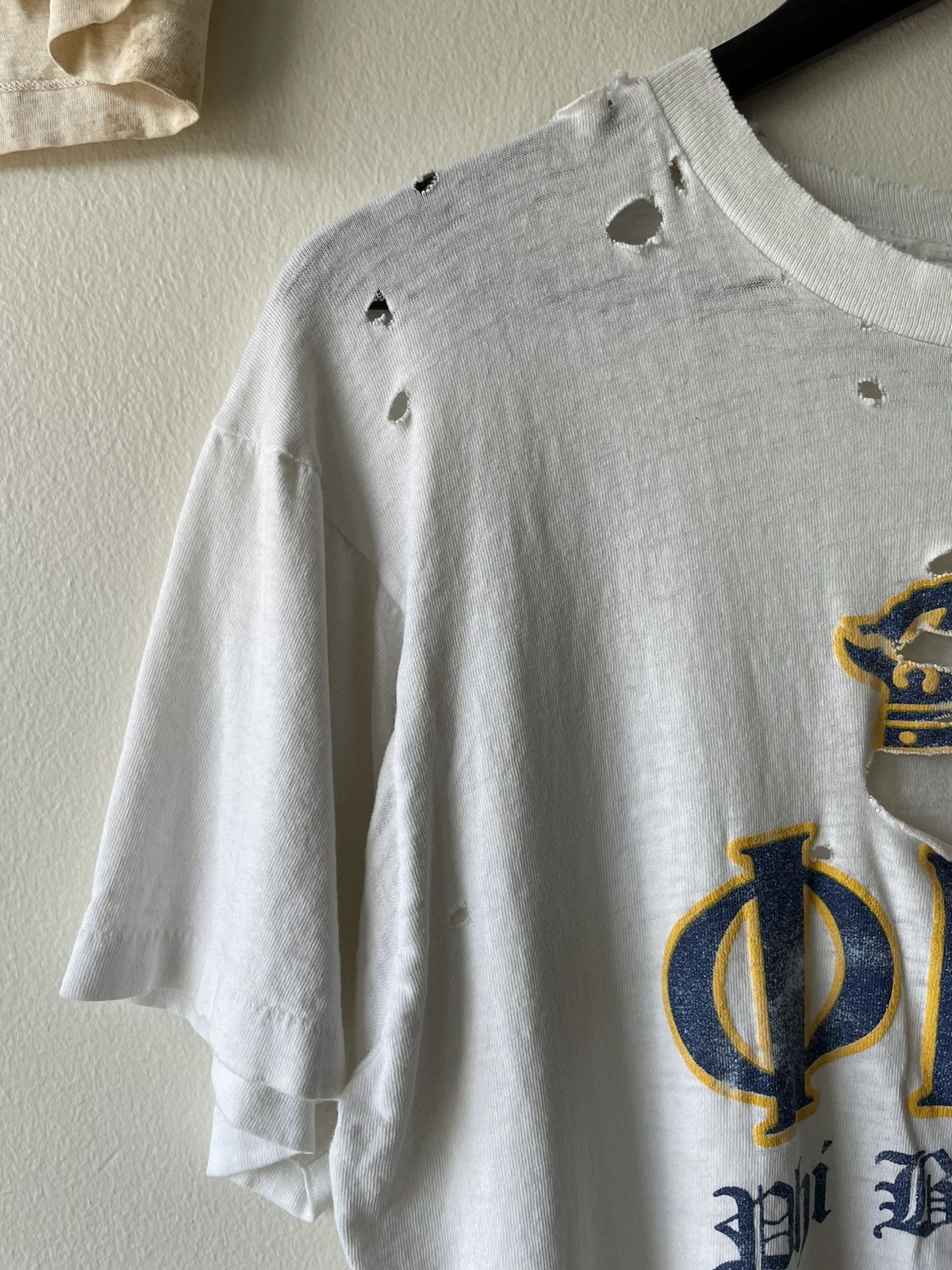 Vintage VINTAGE THRASHED FRATERNITY T-SHIRT Size US L / EU 52-54 / 3 - 5 Thumbnail