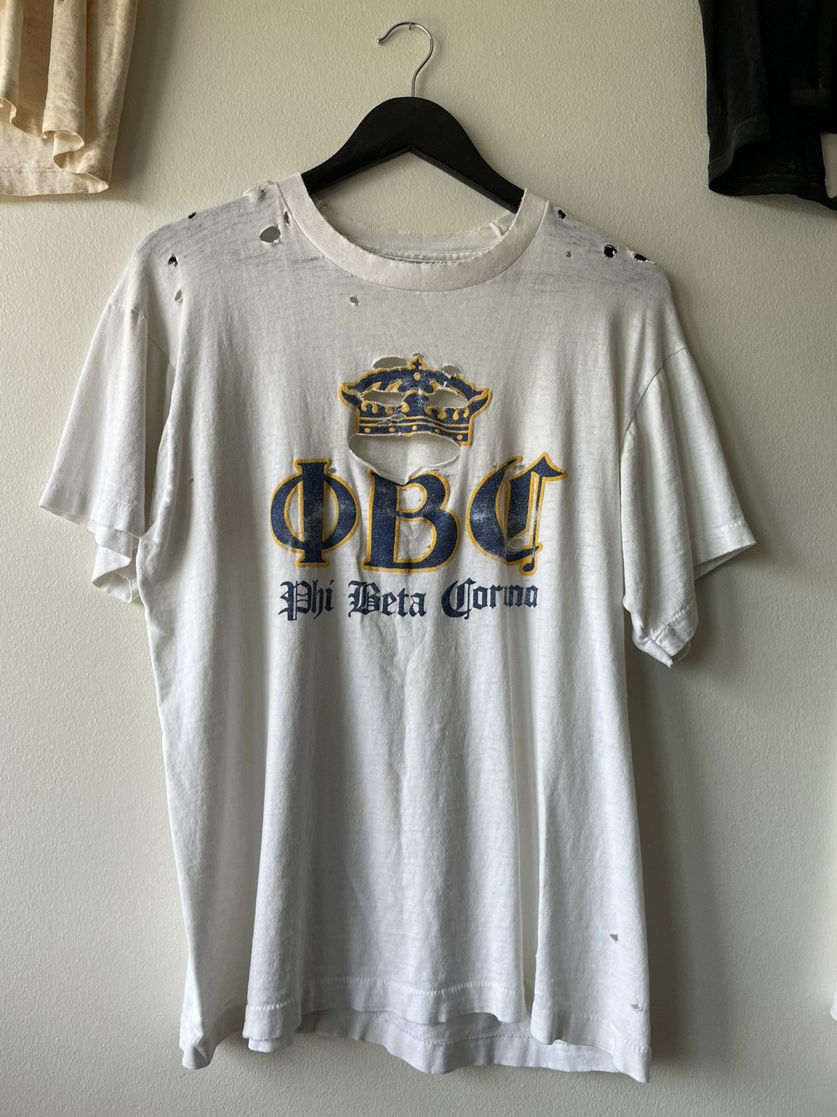 Vintage VINTAGE THRASHED FRATERNITY T-SHIRT Size US L / EU 52-54 / 3 - 3 Thumbnail